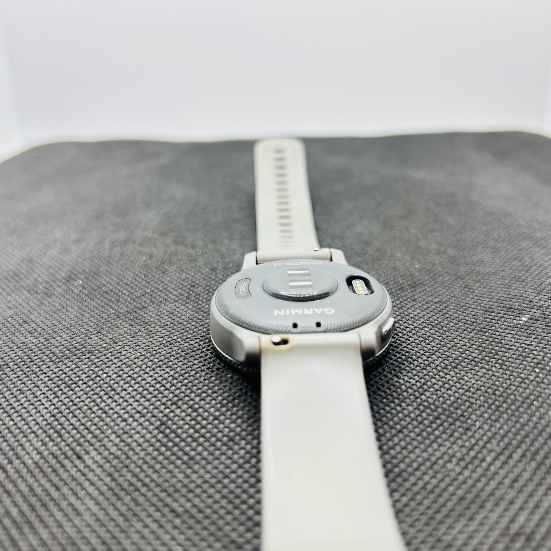 Garmin Vivoactive 4s Grey – (Grade B) - Image 7