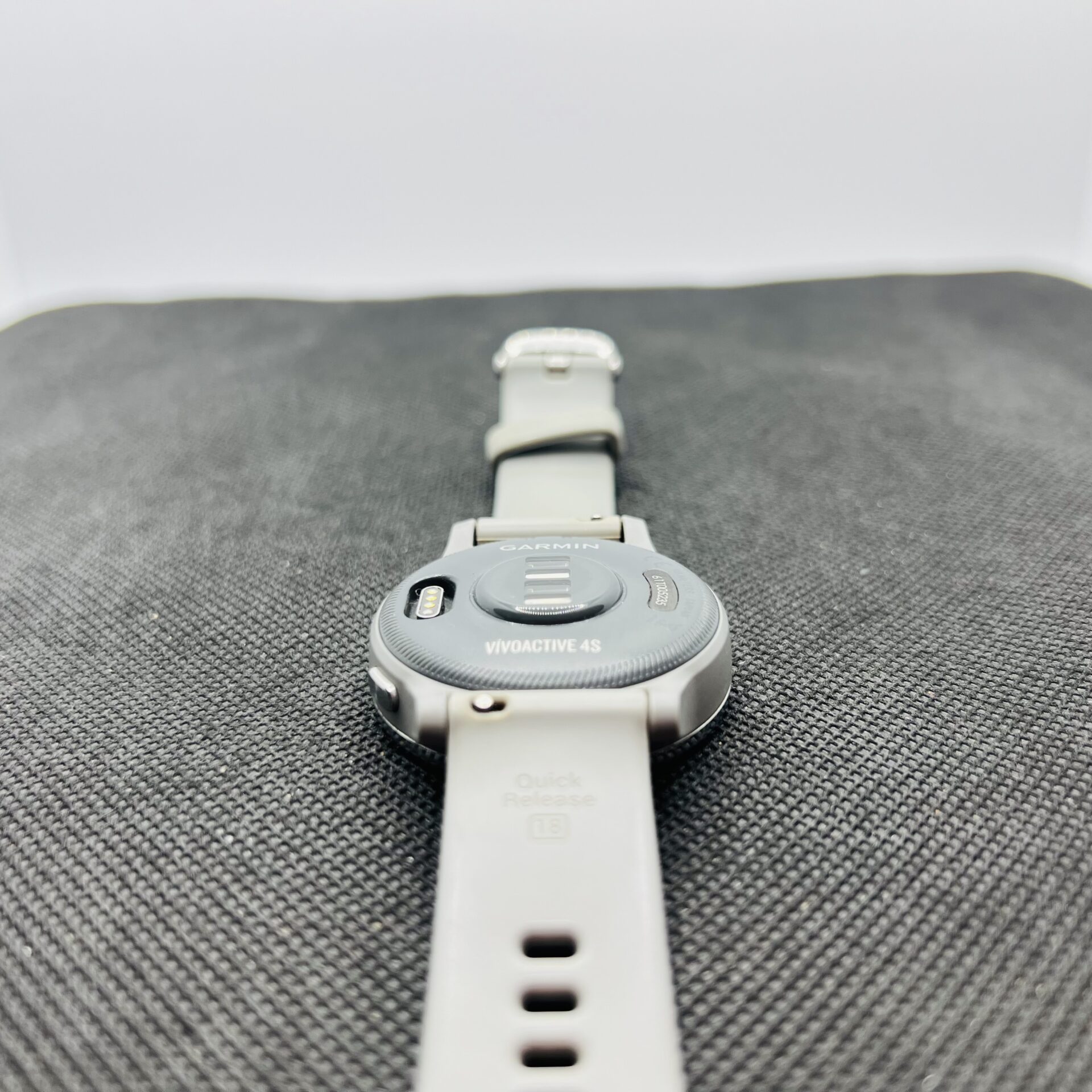 Garmin Vivoactive 4s Grey – (Grade B) - Image 9