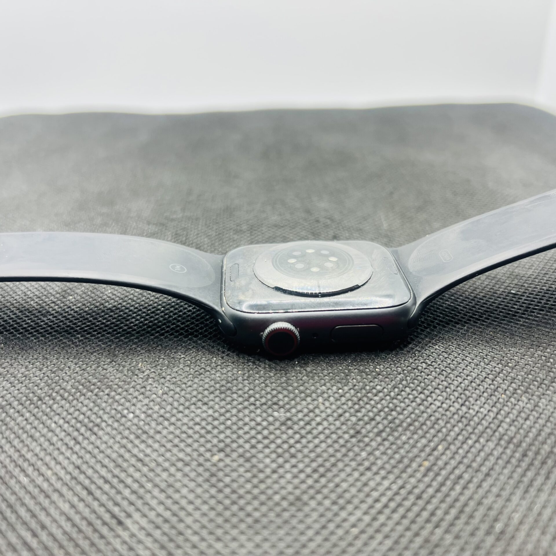 Apple Watch Series 6 Nike 44mm GPS Only Space Gray - (Grade B) - Image 7