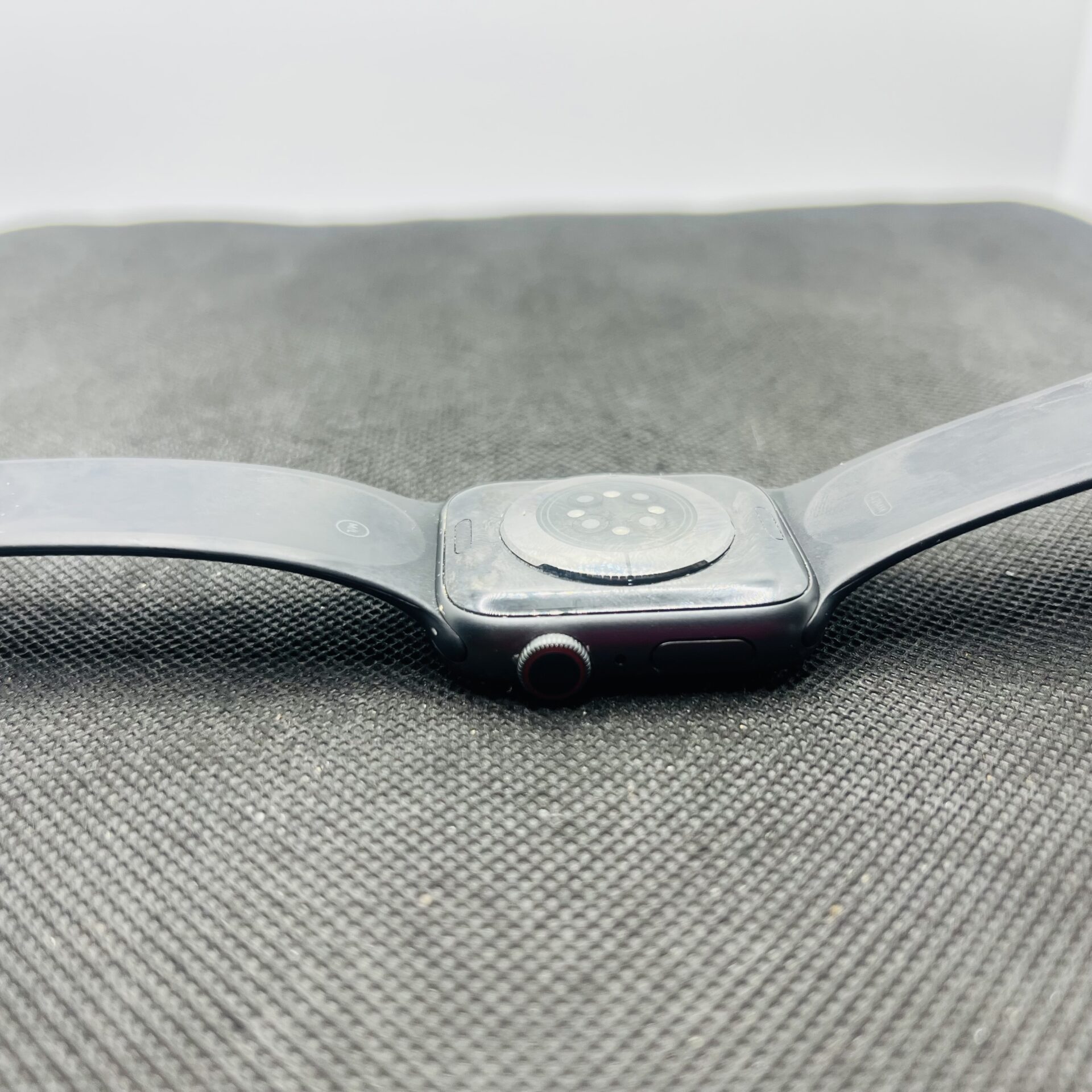 Apple Watch Series 6 Nike 44mm GPS Only Space Gray - (Grade B) - Image 8