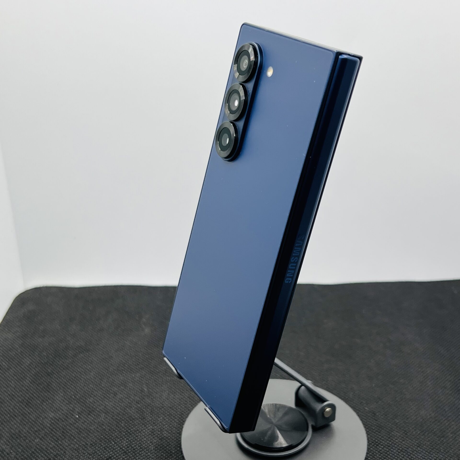 Samsung Galaxy Z Fold 6 256GB Navy (Grade B) - No SIM Tray - Image 12