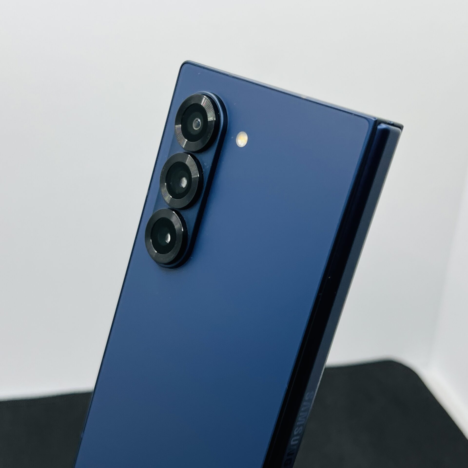 Samsung Galaxy Z Fold 6 256GB Navy (Grade B) - No SIM Tray - Image 13