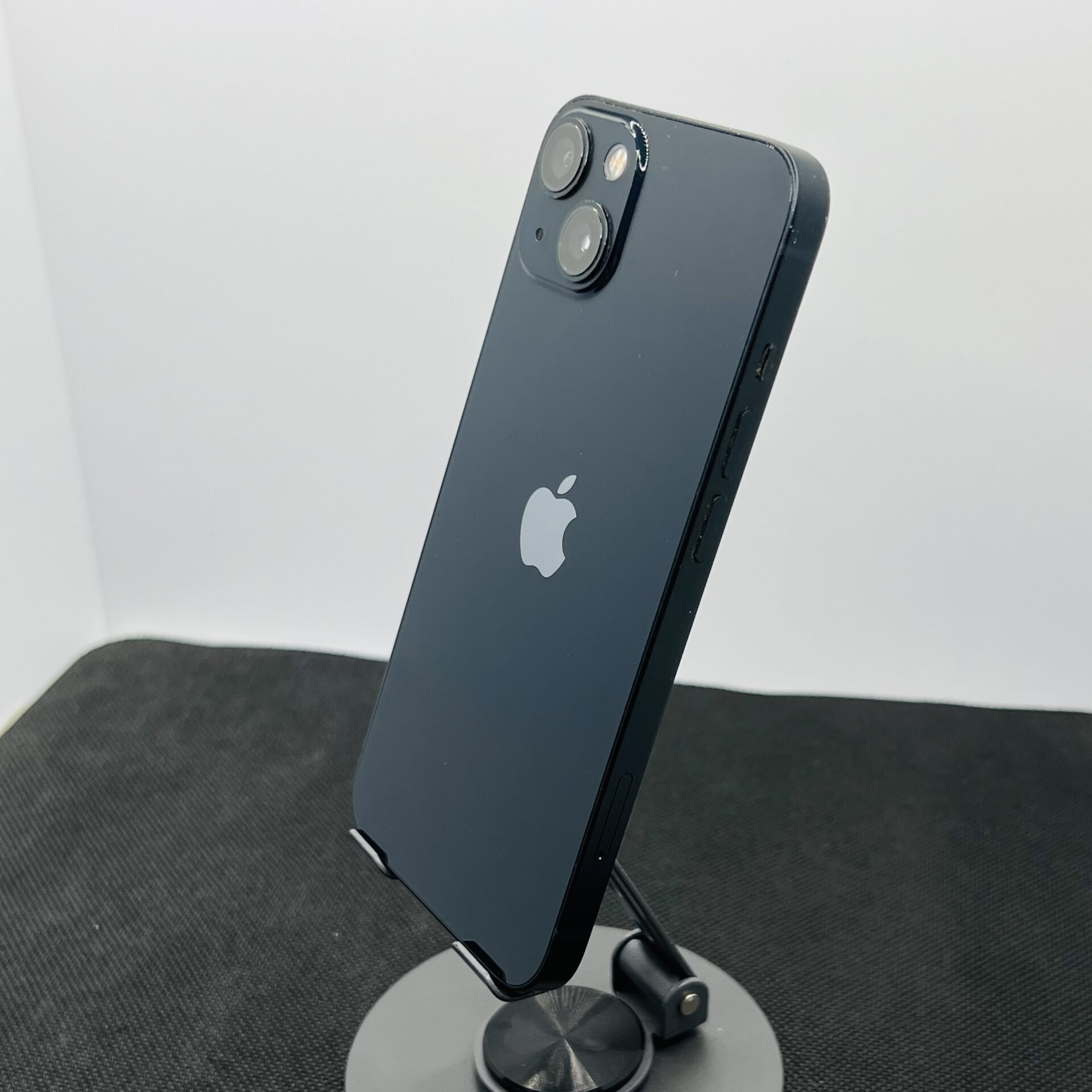 Apple iPhone 13 256GB Midnight – (Grade B) - Image 10