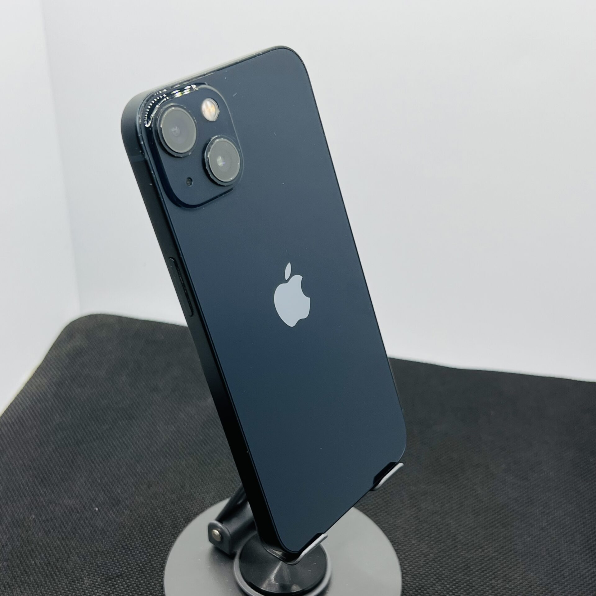 Apple iPhone 13 256GB Midnight – (Grade B) - Image 9