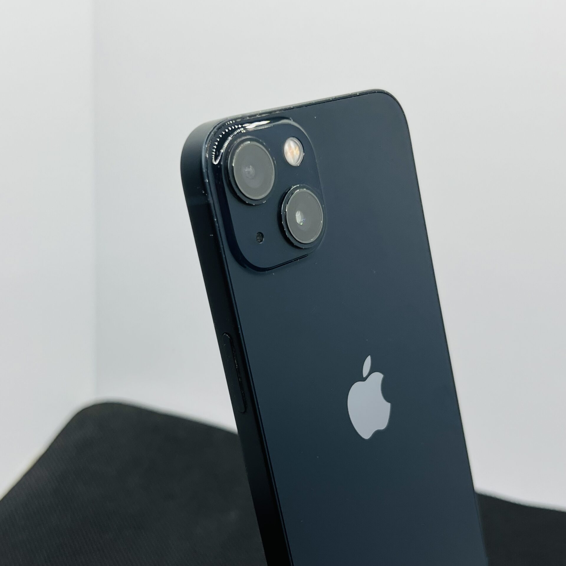 Apple iPhone 13 256GB Midnight – (Grade B) - Image 8