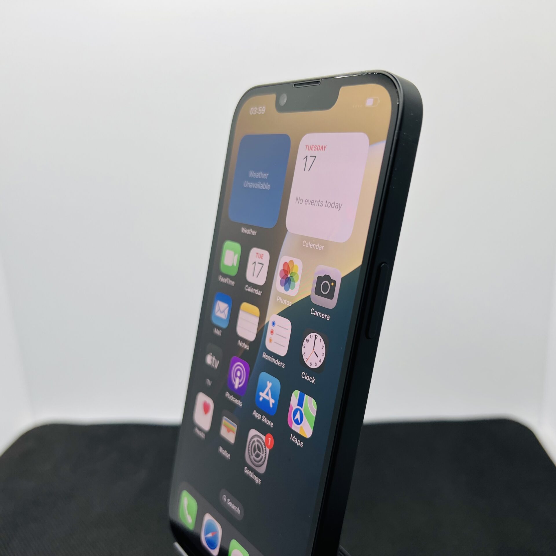 Apple iPhone 16e 128GB Black – (Grade A) - Image 4