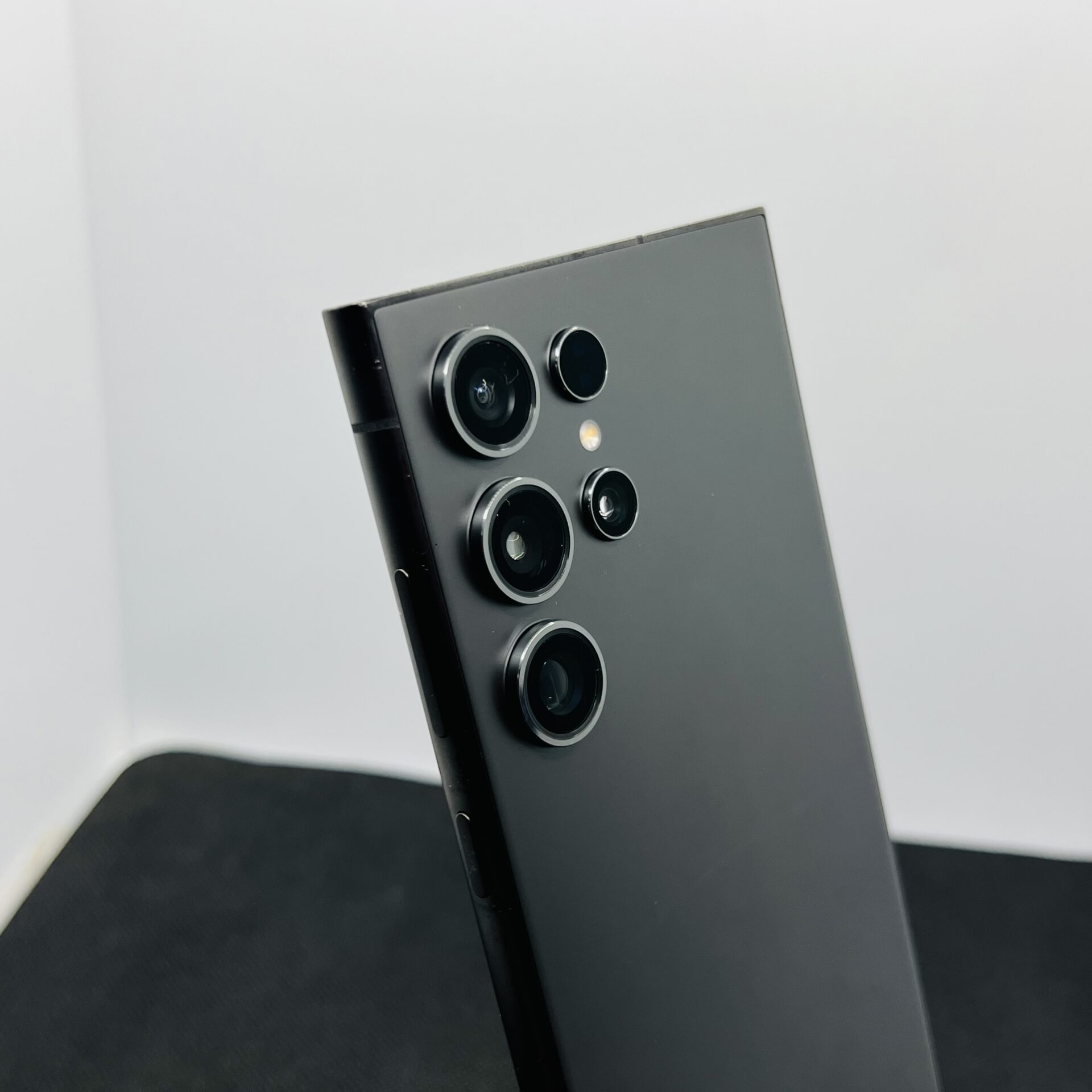 Samsung Galaxy S24 Ultra 256GB Titanium Black – (Grade B) - Image 10