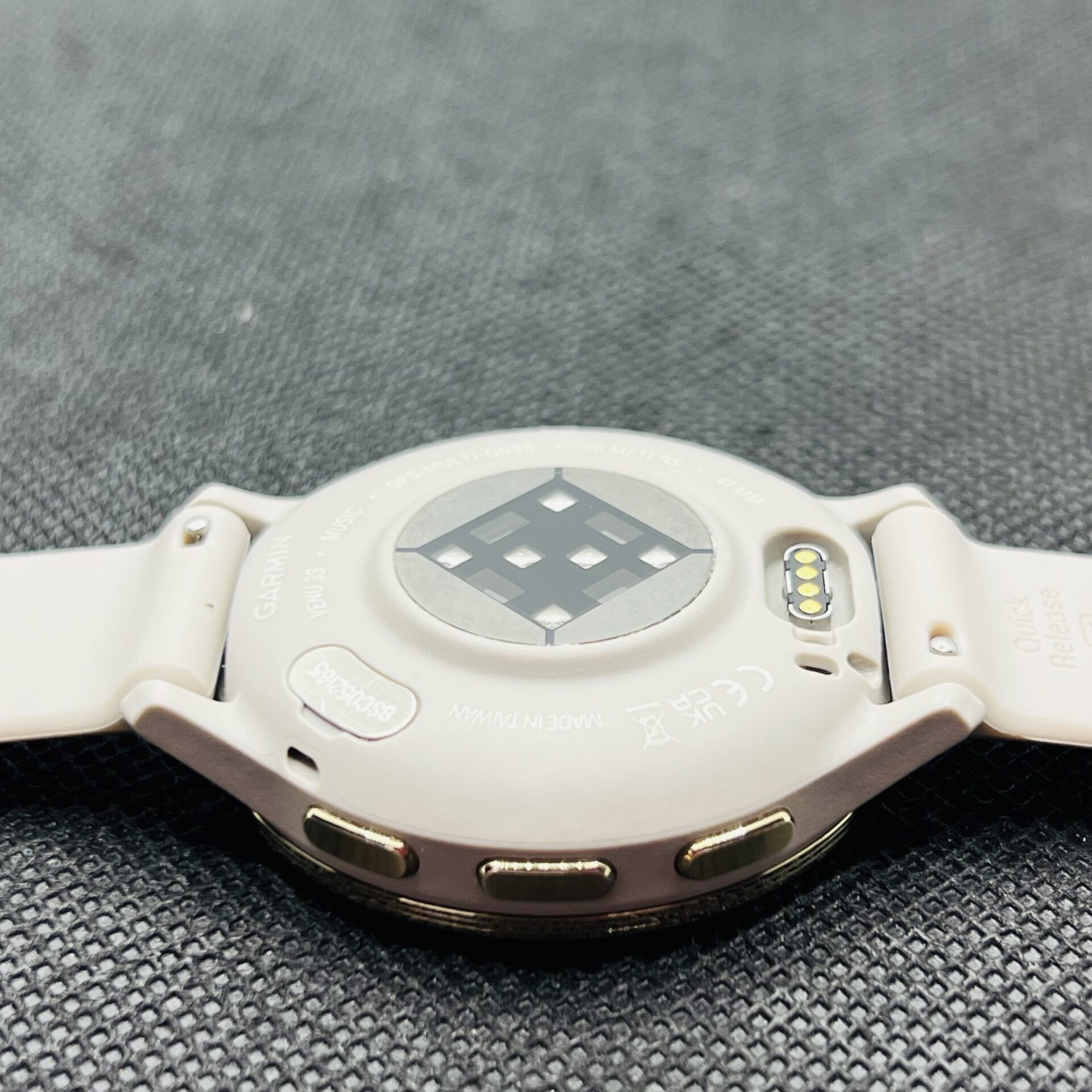 Garmin Venu 3S Gold - (Grade B) - Image 5