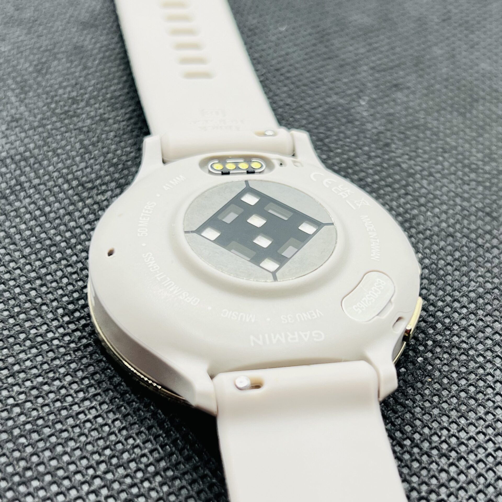 Garmin Venu 3S Gold - (Grade B) - Image 8