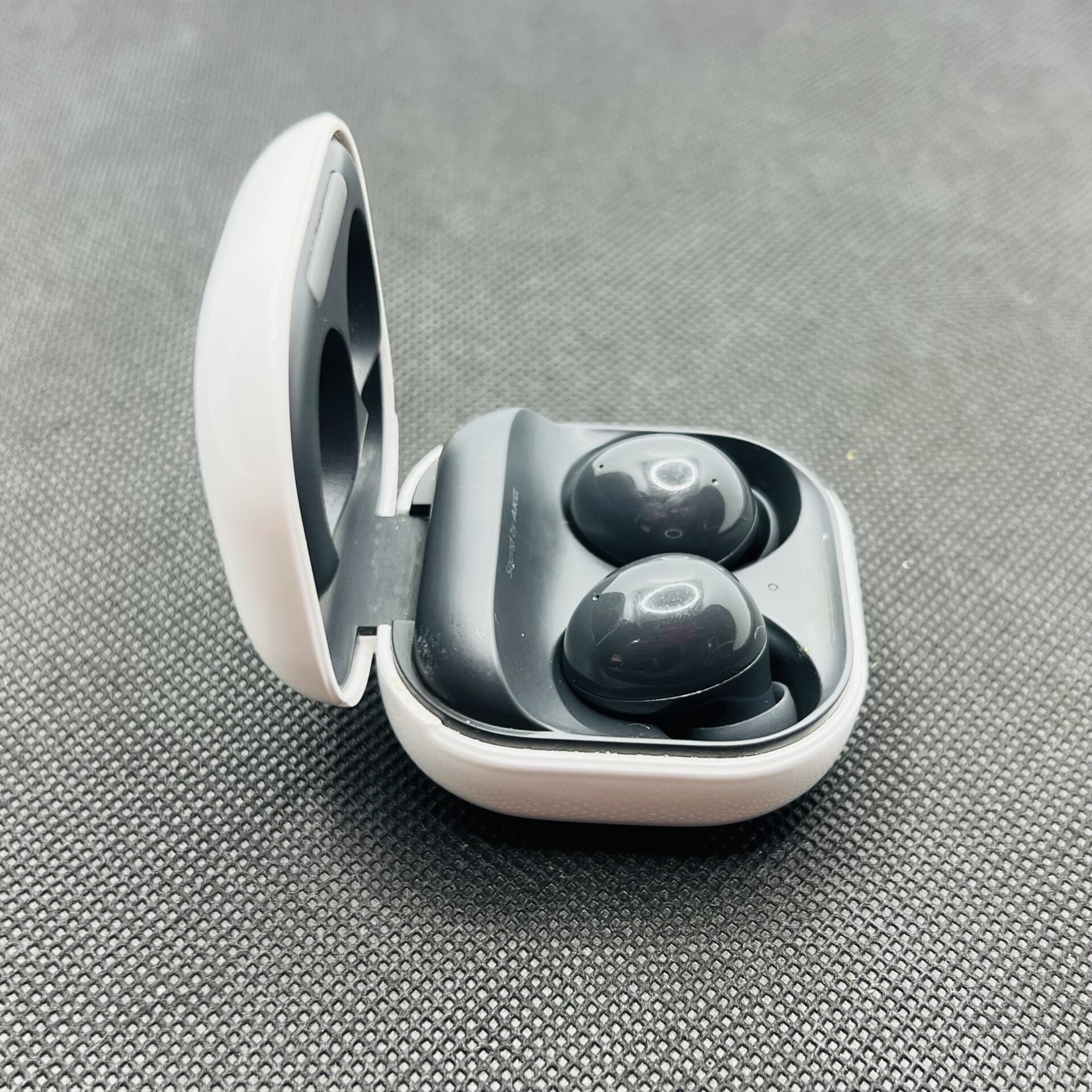 Samsung Galaxy Buds 2 White – (Grade B) - Image 3