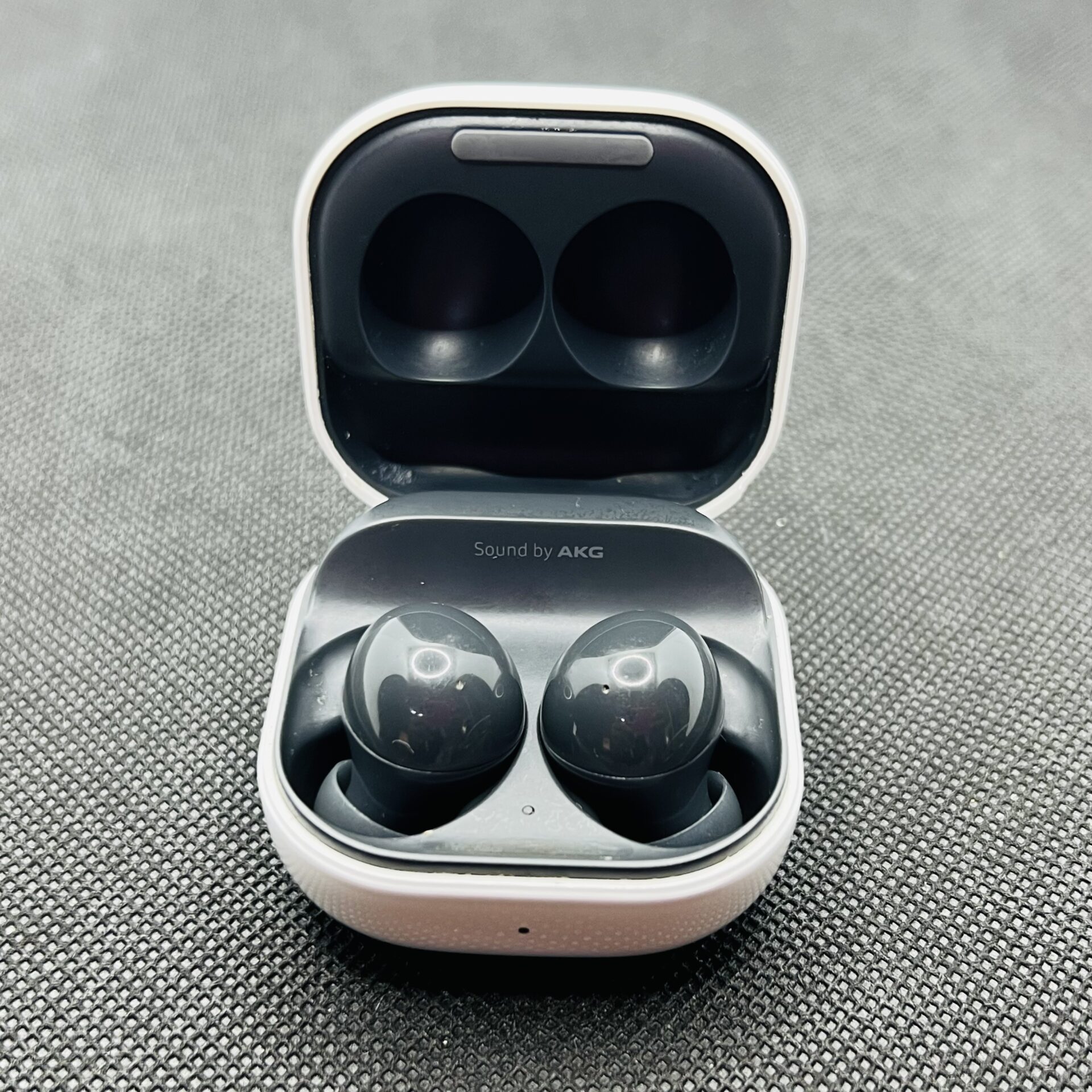 Samsung Galaxy Buds 2 White – (Grade B) - Image 4