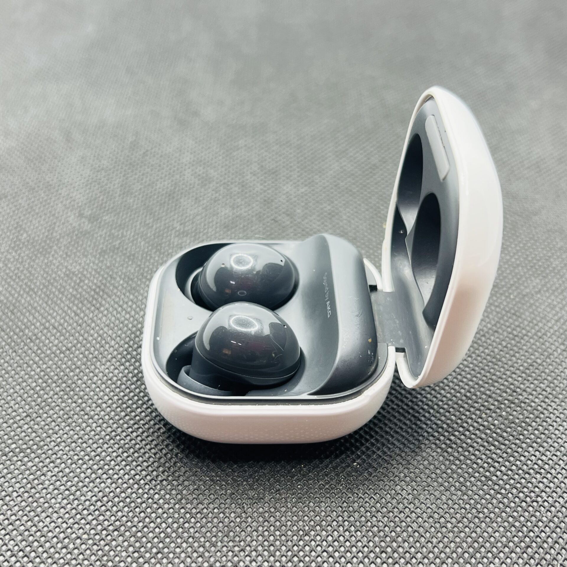 Samsung Galaxy Buds 2 White – (Grade B) - Image 5