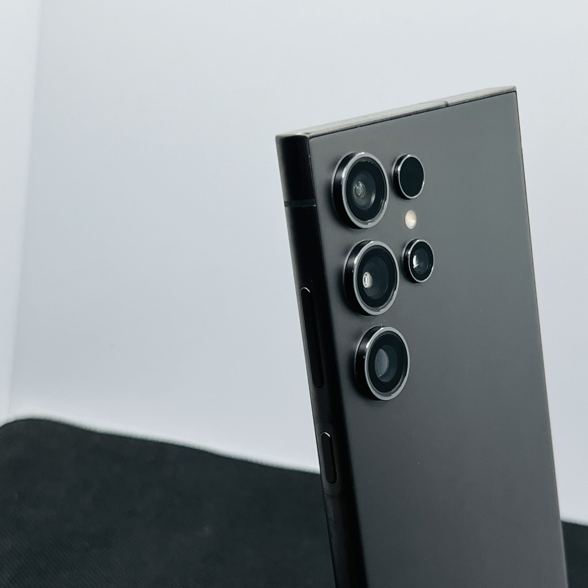 Samsung Galaxy S24 Ultra 256GB Titanium Black – (Grade B) - Image 10