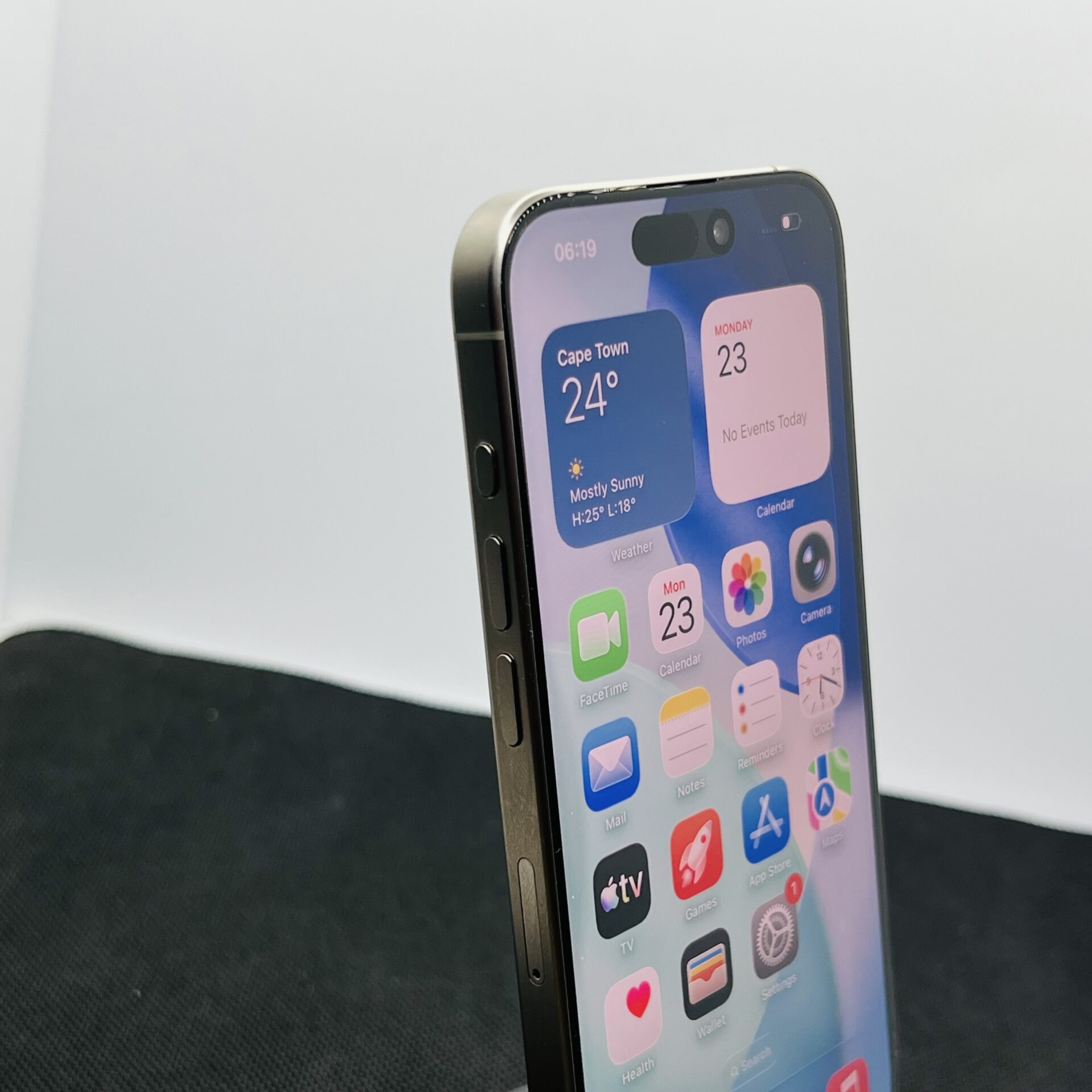 Apple iPhone 15 Pro 256GB Natural Titanium – (Grade B) - Image 3