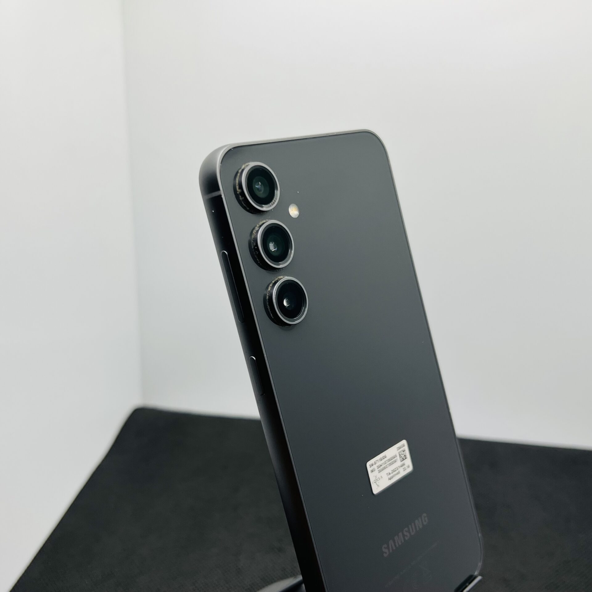 Samsung Galaxy S23 FE 256GB Graphite – (Grade B) - Image 9