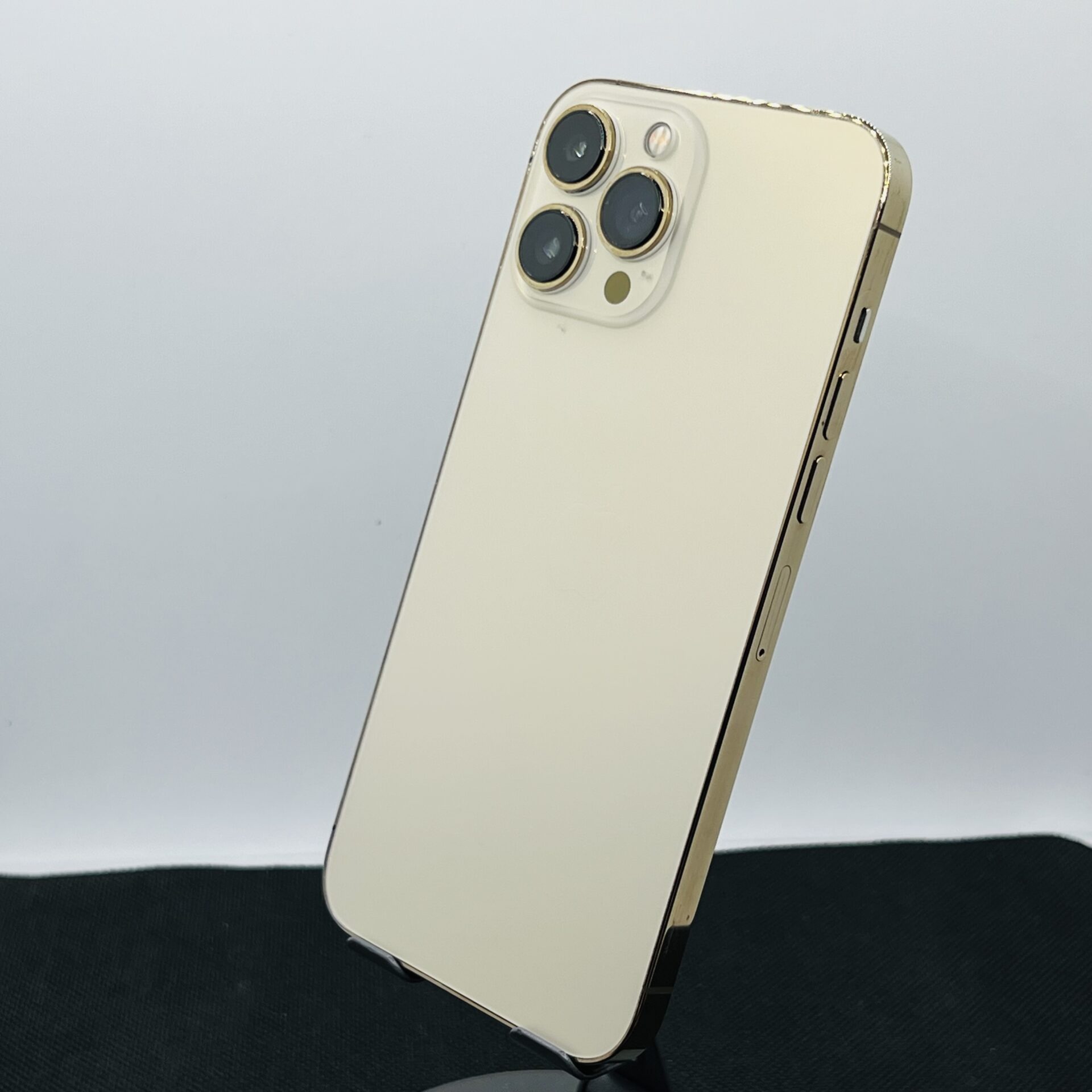 Apple iPhone 13 Pro Max 256GB Gold – (Grade B) - Image 8