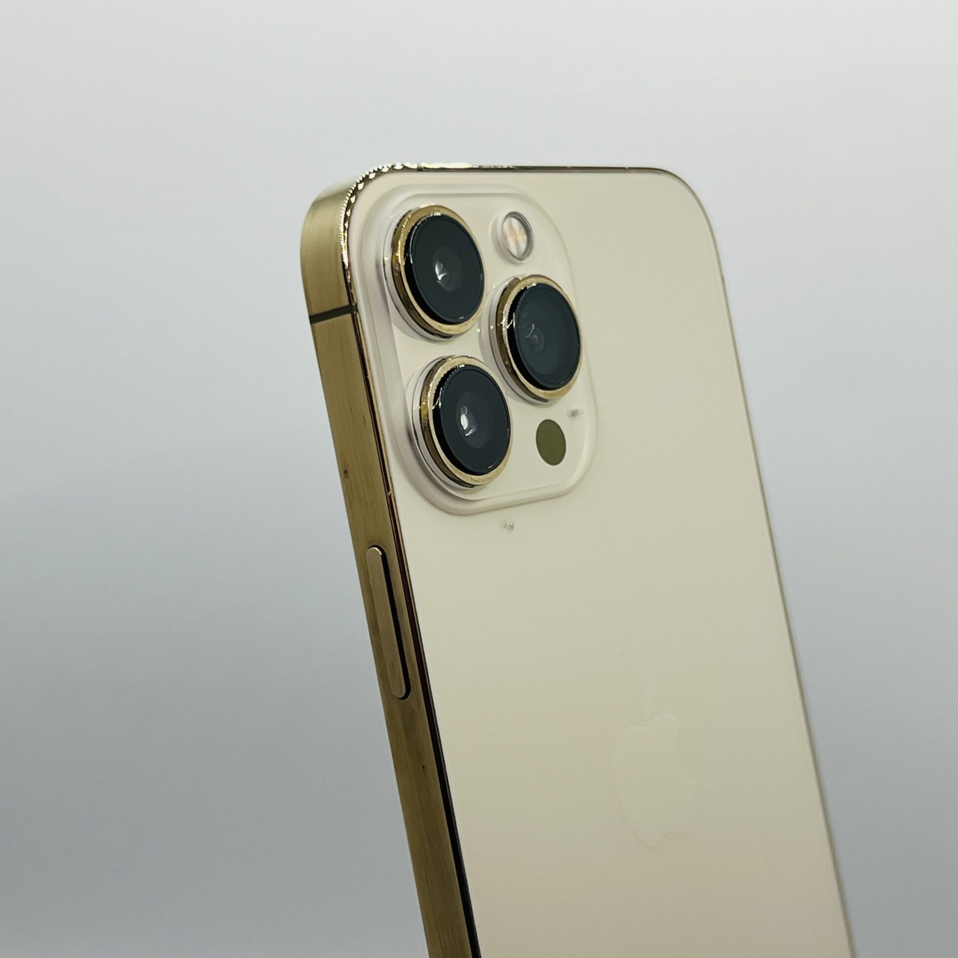 Apple iPhone 13 Pro Max 256GB Gold – (Grade B) - Image 11