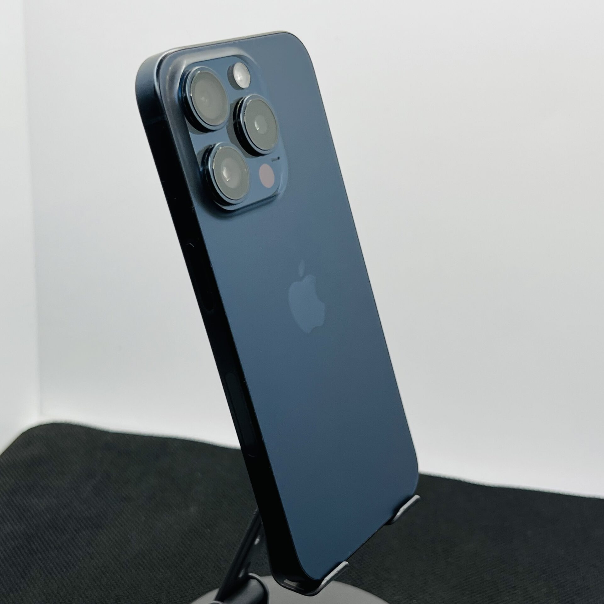 Apple iPhone 15 Pro 256GB Blue Titanium (Grade B) - eSIM Only - Image 9