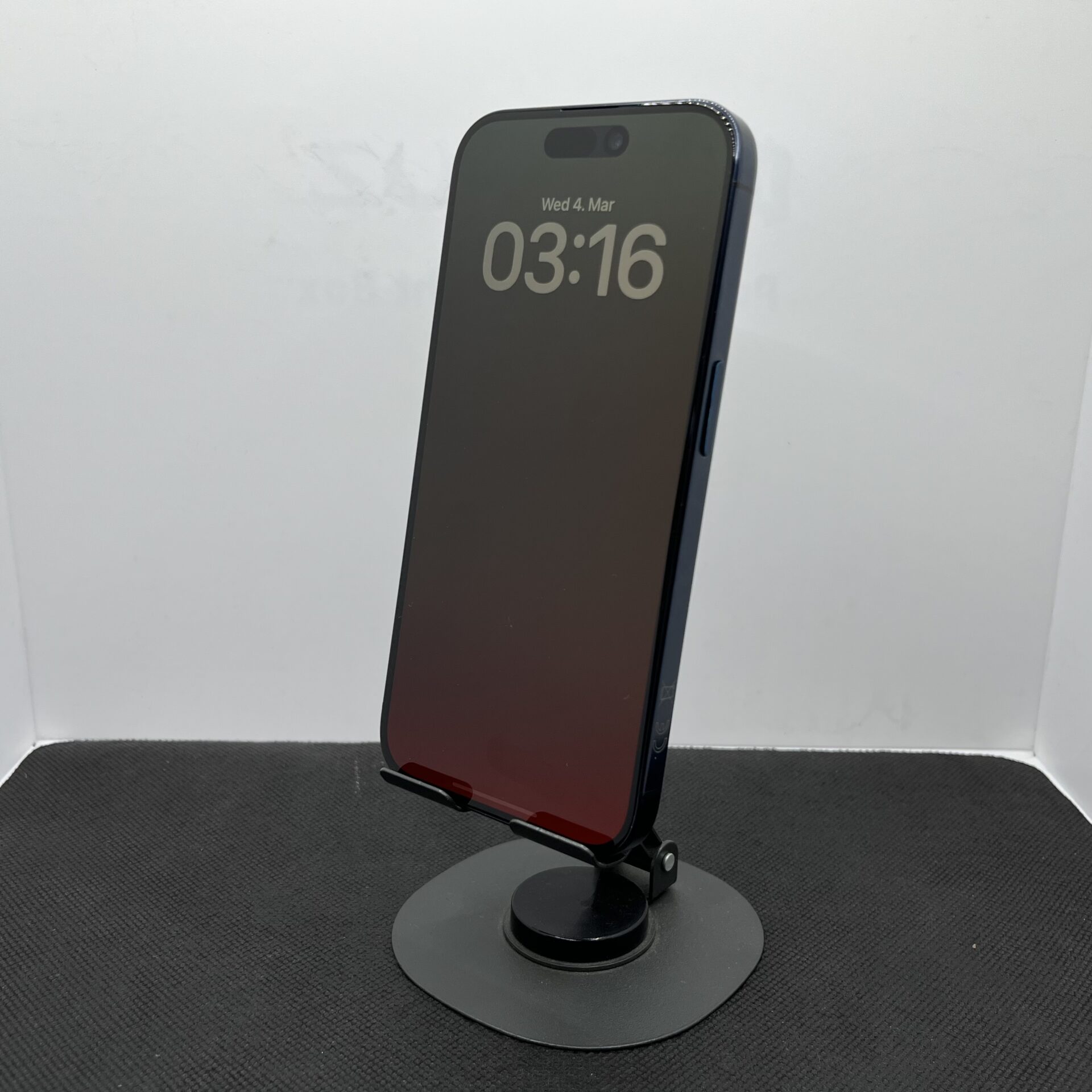 Apple iPhone 15 Pro 128GB Blue Titanium - (Grade B) - Image 3