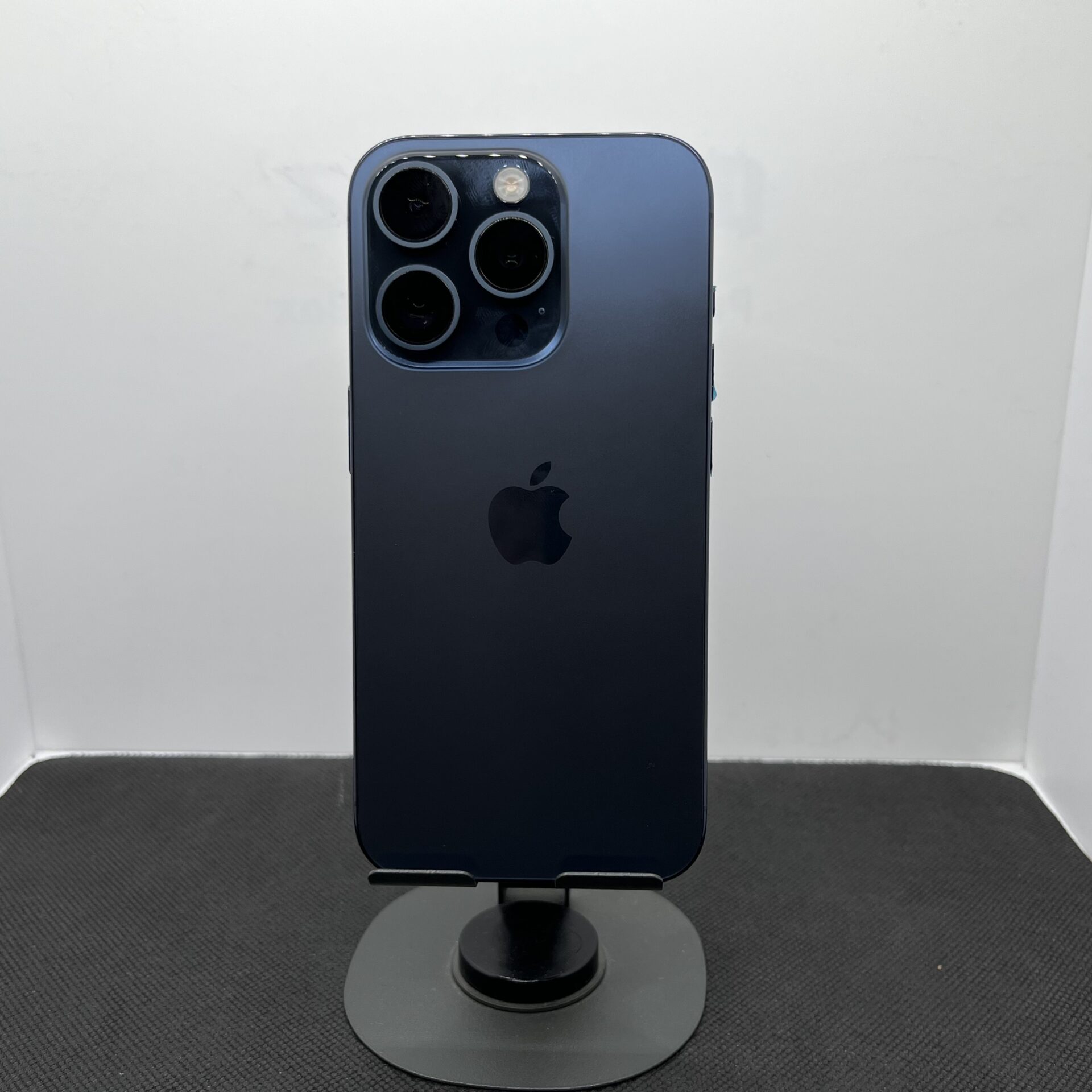 Apple iPhone 15 Pro 128GB Blue Titanium - (Grade B) - Image 8