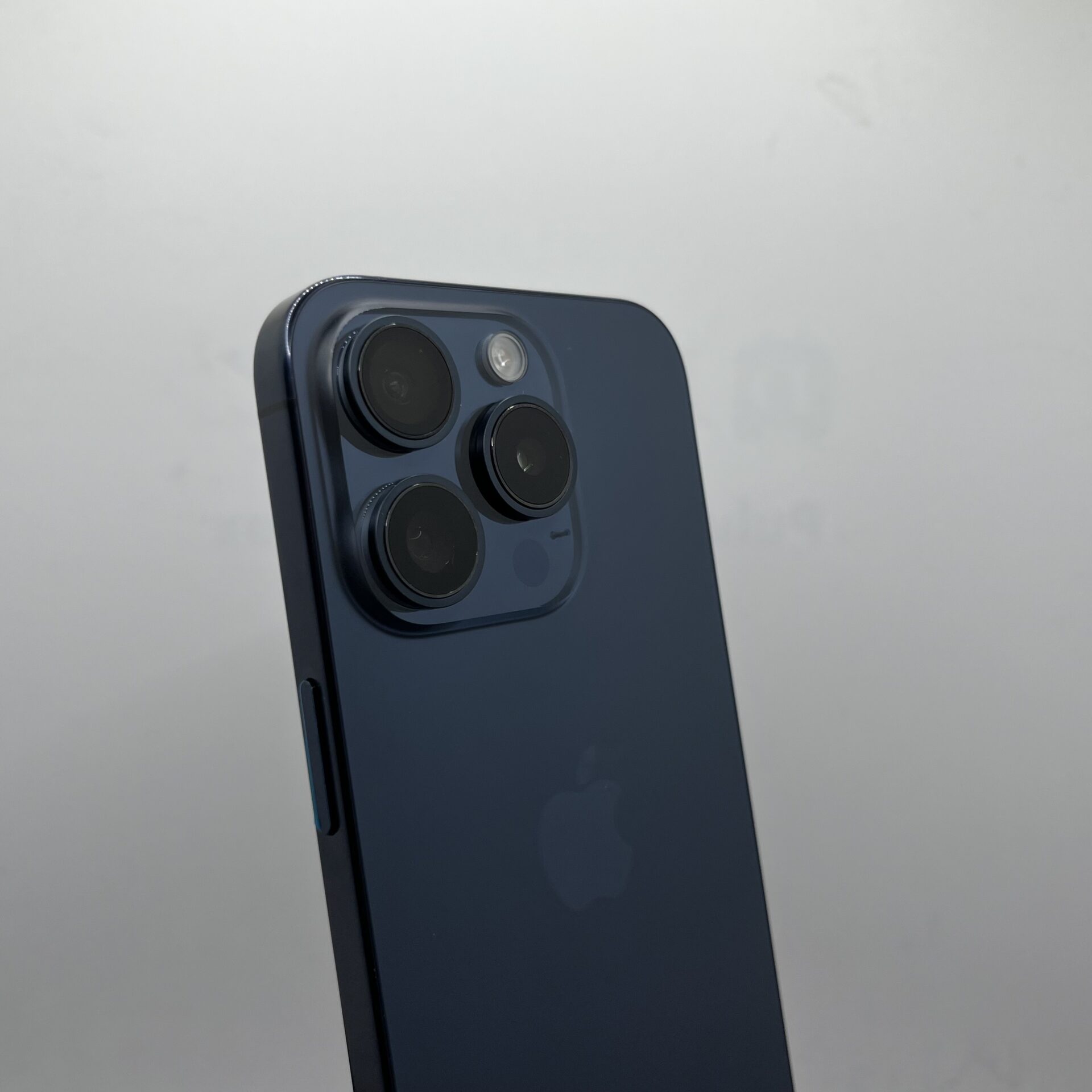 Apple iPhone 15 Pro 128GB Blue Titanium - (Grade B) - Image 10