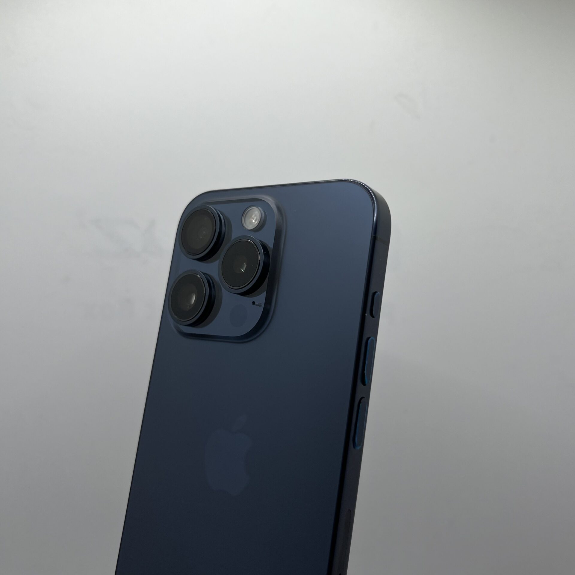 Apple iPhone 15 Pro 128GB Blue Titanium - (Grade B) - Image 11