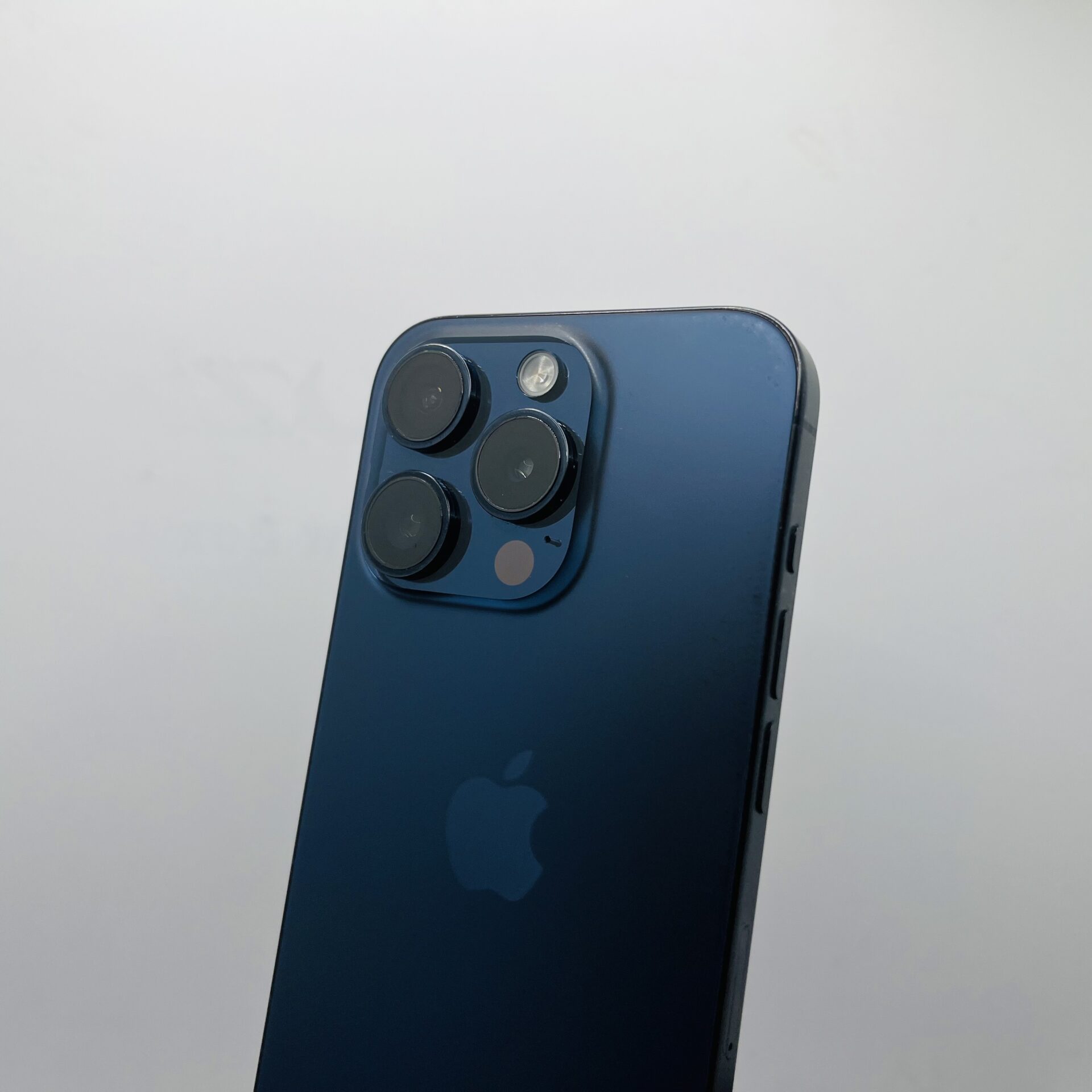 Apple iPhone 15 Pro 128GB Blue Titanium - (Grade B) - Image 9