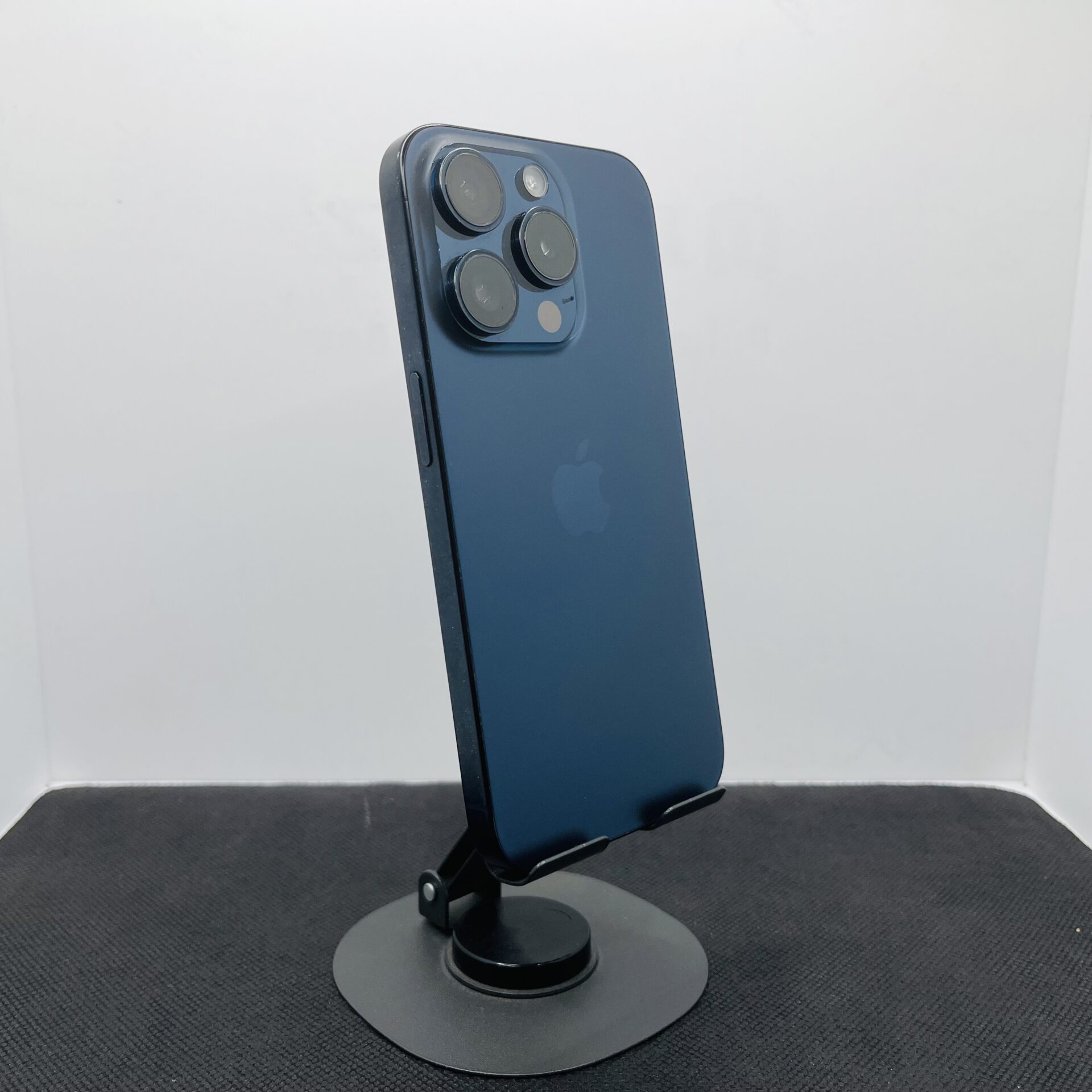 Apple iPhone 15 Pro 128GB Blue Titanium - (Grade B) - Image 11