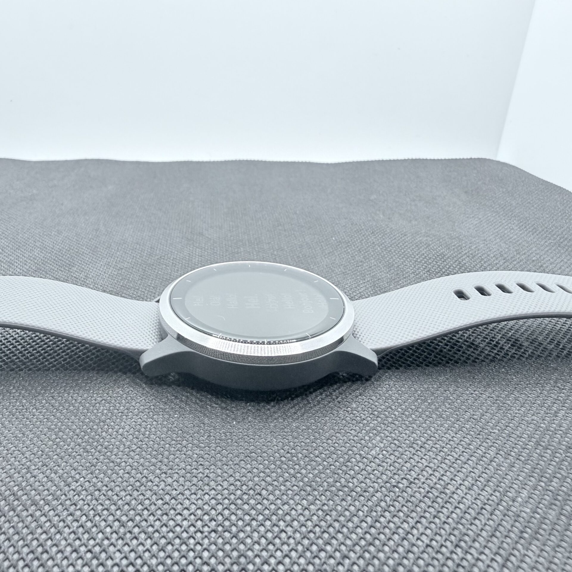 Garmin Vivoactive 4 Black – (Grade B) - Image 2