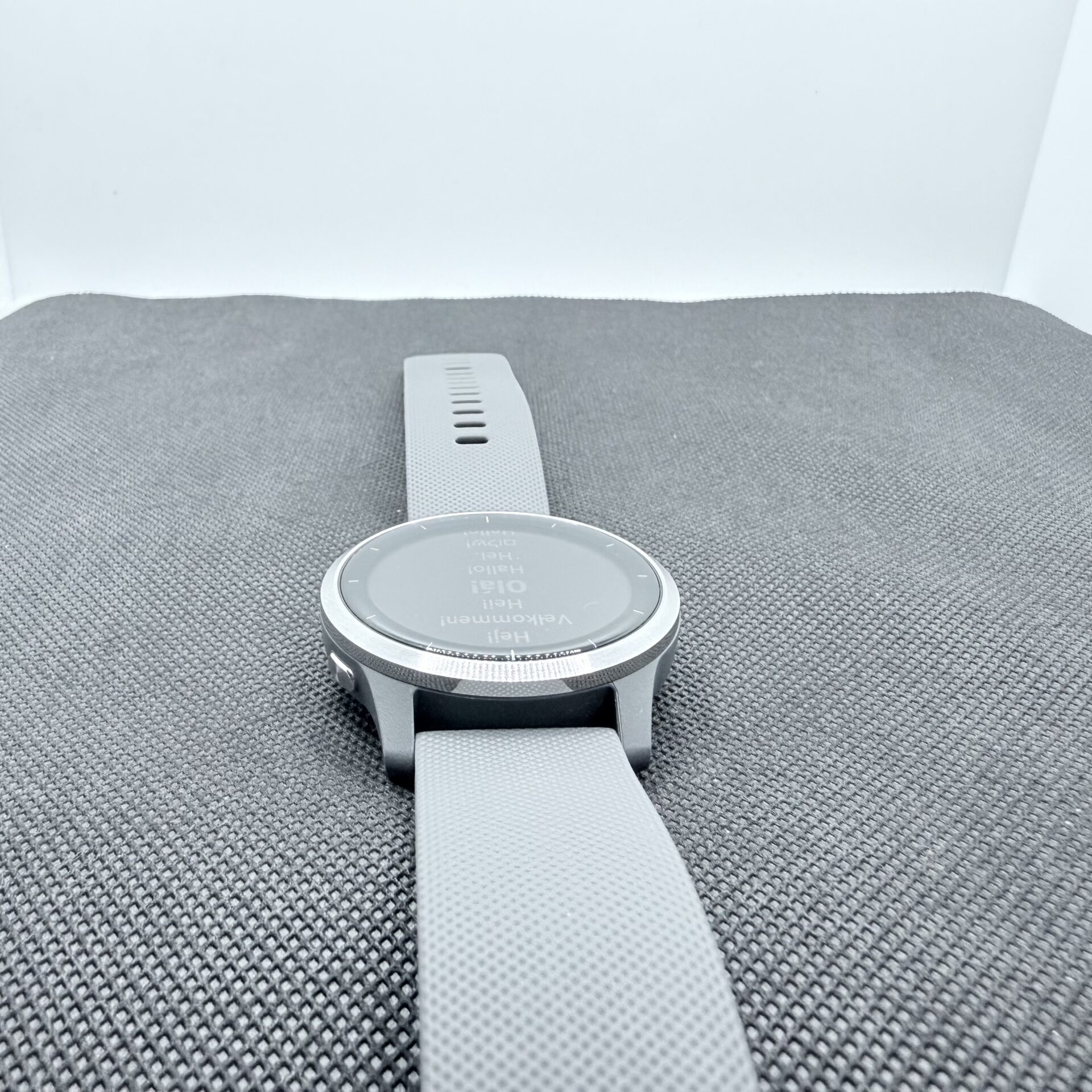 Garmin Vivoactive 4 Black – (Grade B) - Image 3