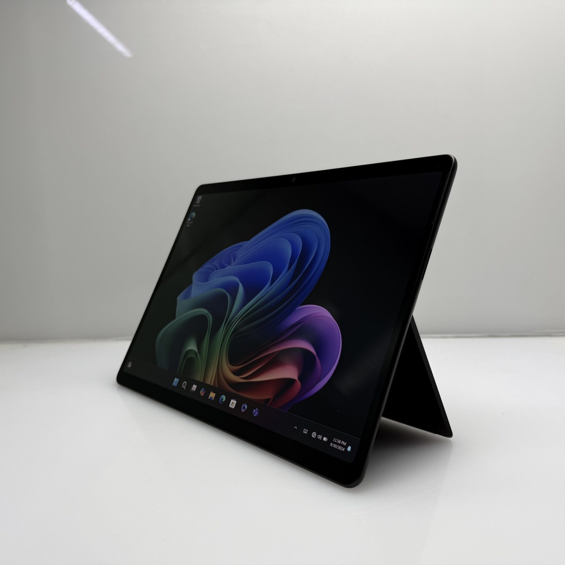 Microsoft Surface Pro 11th Edition 3.40GHz 16GB RAM 1TB SSD Black – (Grade B) - Image 4