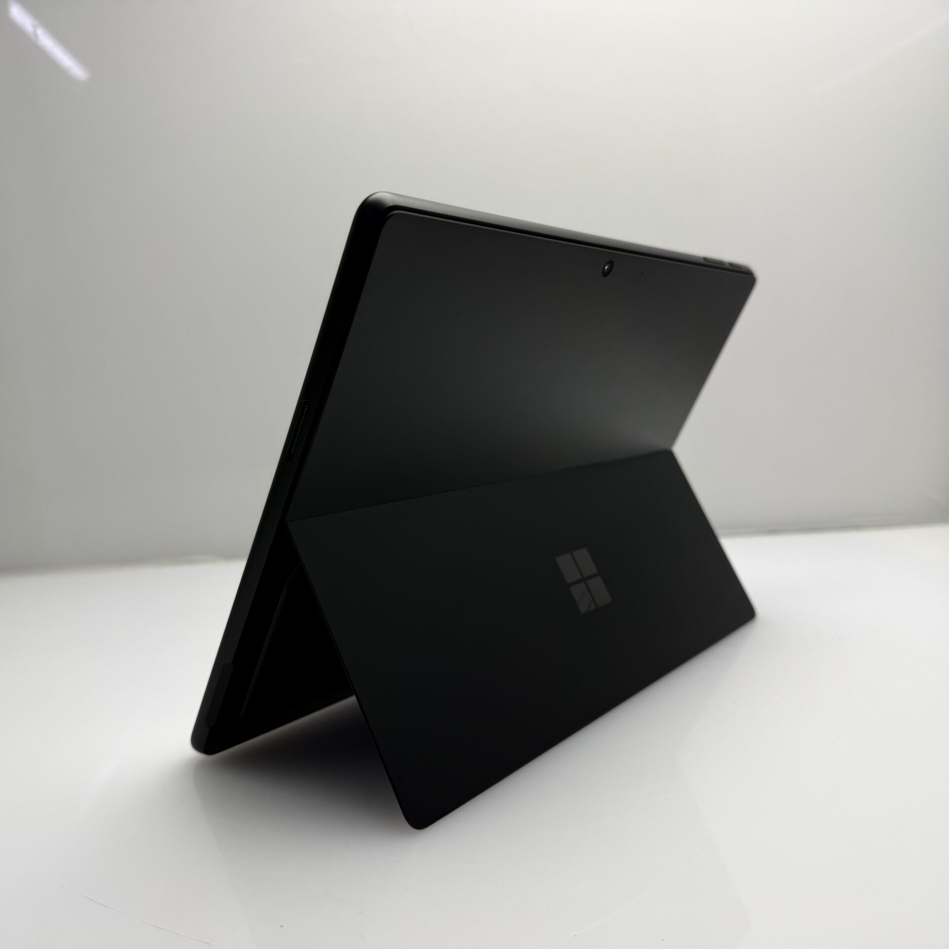 Microsoft Surface Pro 11th Edition 3.40GHz 16GB RAM 1TB SSD Black – (Grade B) - Image 7