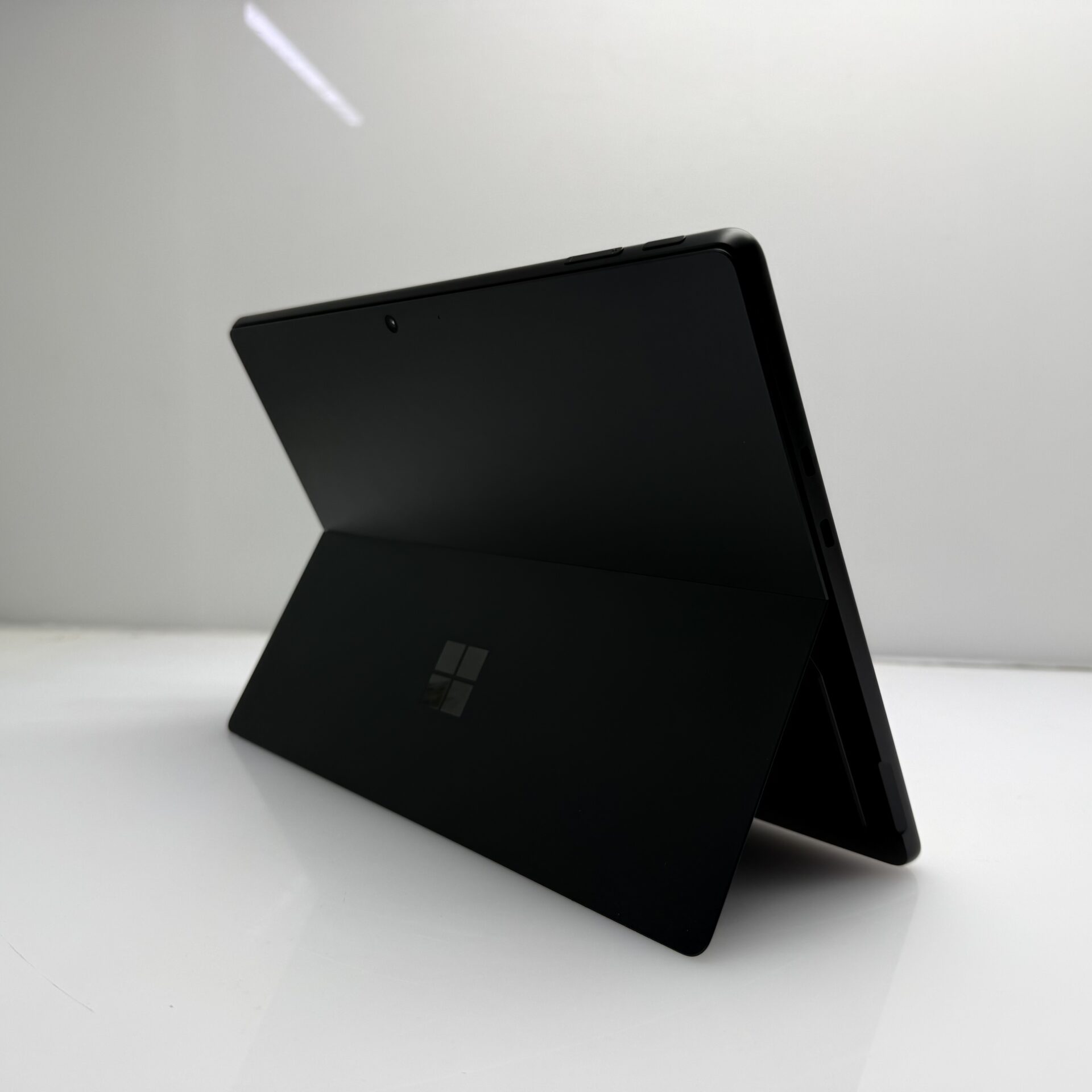 Microsoft Surface Pro 11th Edition 3.40GHz 16GB RAM 1TB SSD Black – (Grade B) - Image 5