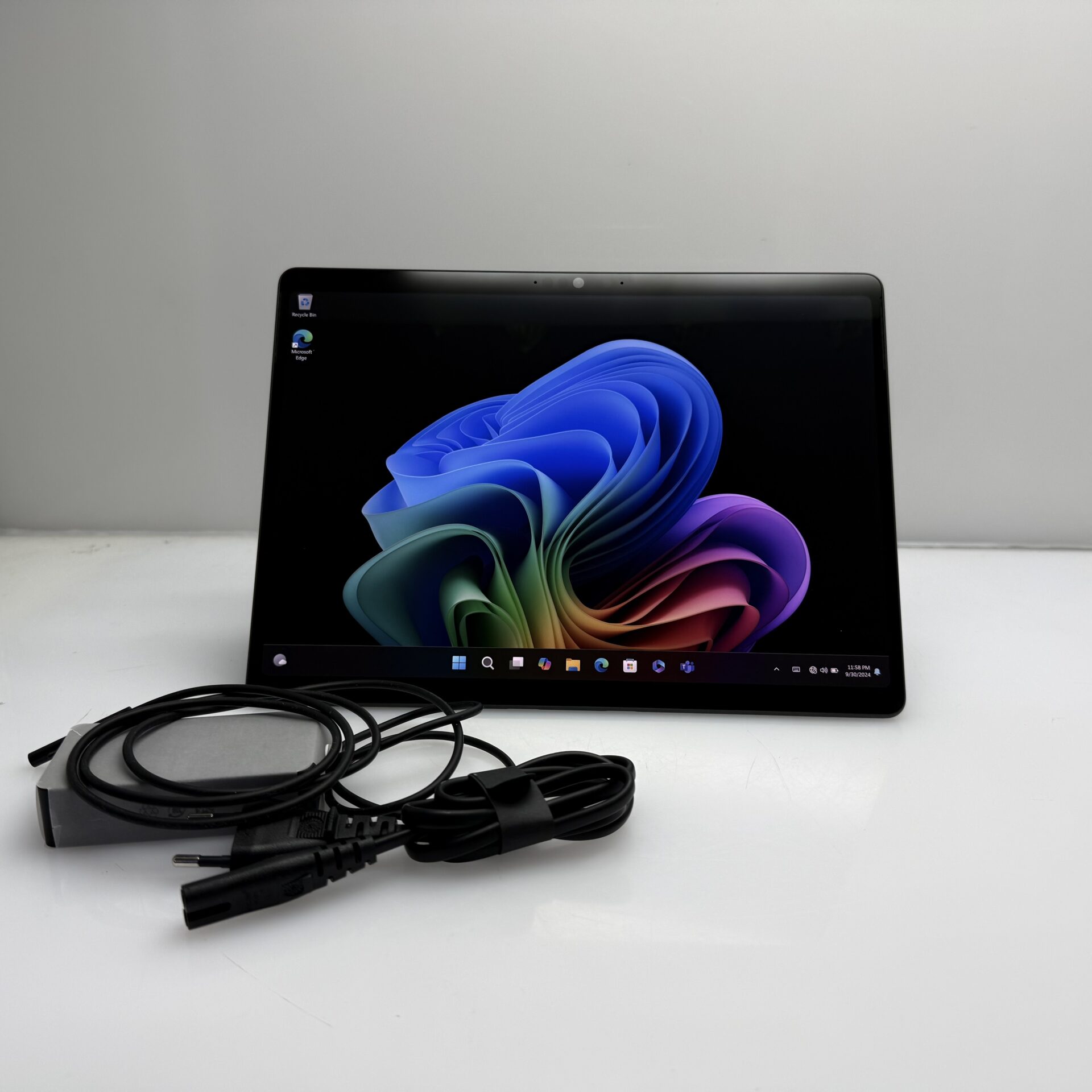 Microsoft Surface Pro 11th Edition 3.40GHz 16GB RAM 1TB SSD Black – (Grade B) - Image 8