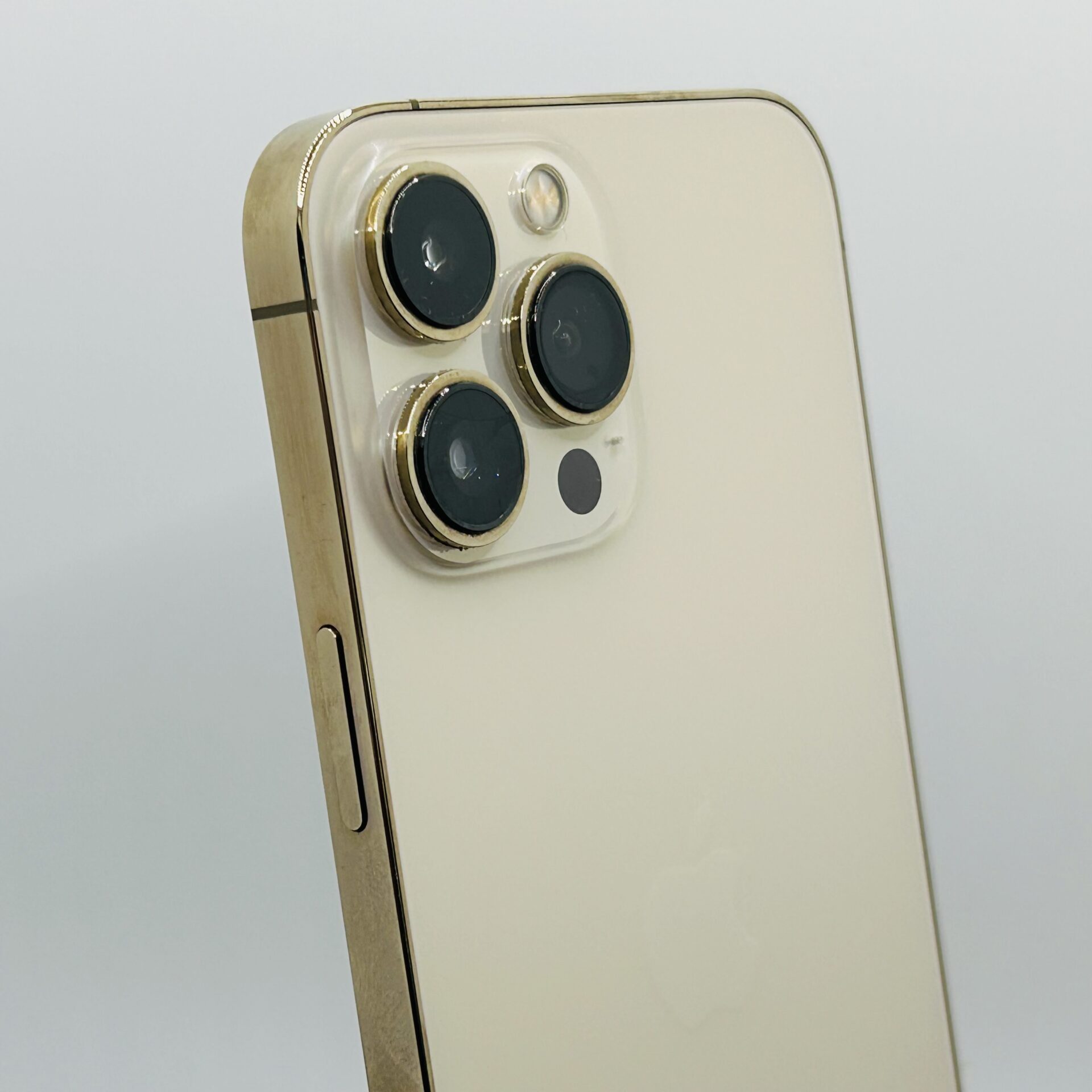 Apple iPhone 13 Pro Max 128GB Gold (Grade B) - Image 11