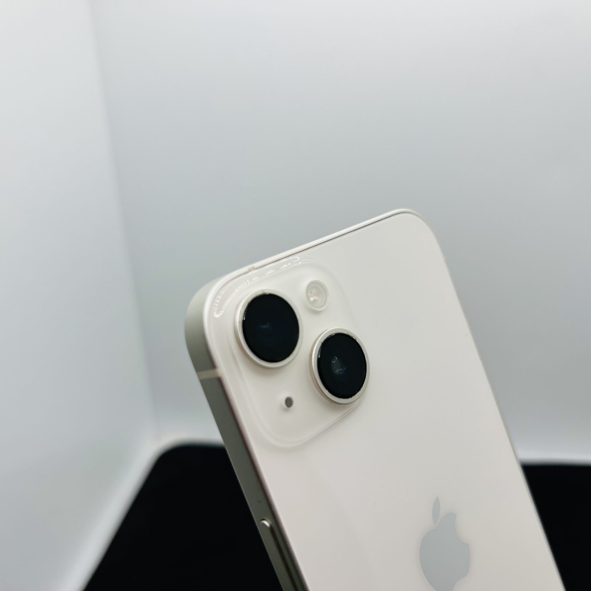 Apple iPhone 14 256GB Starlight – (Grade B) - Image 11