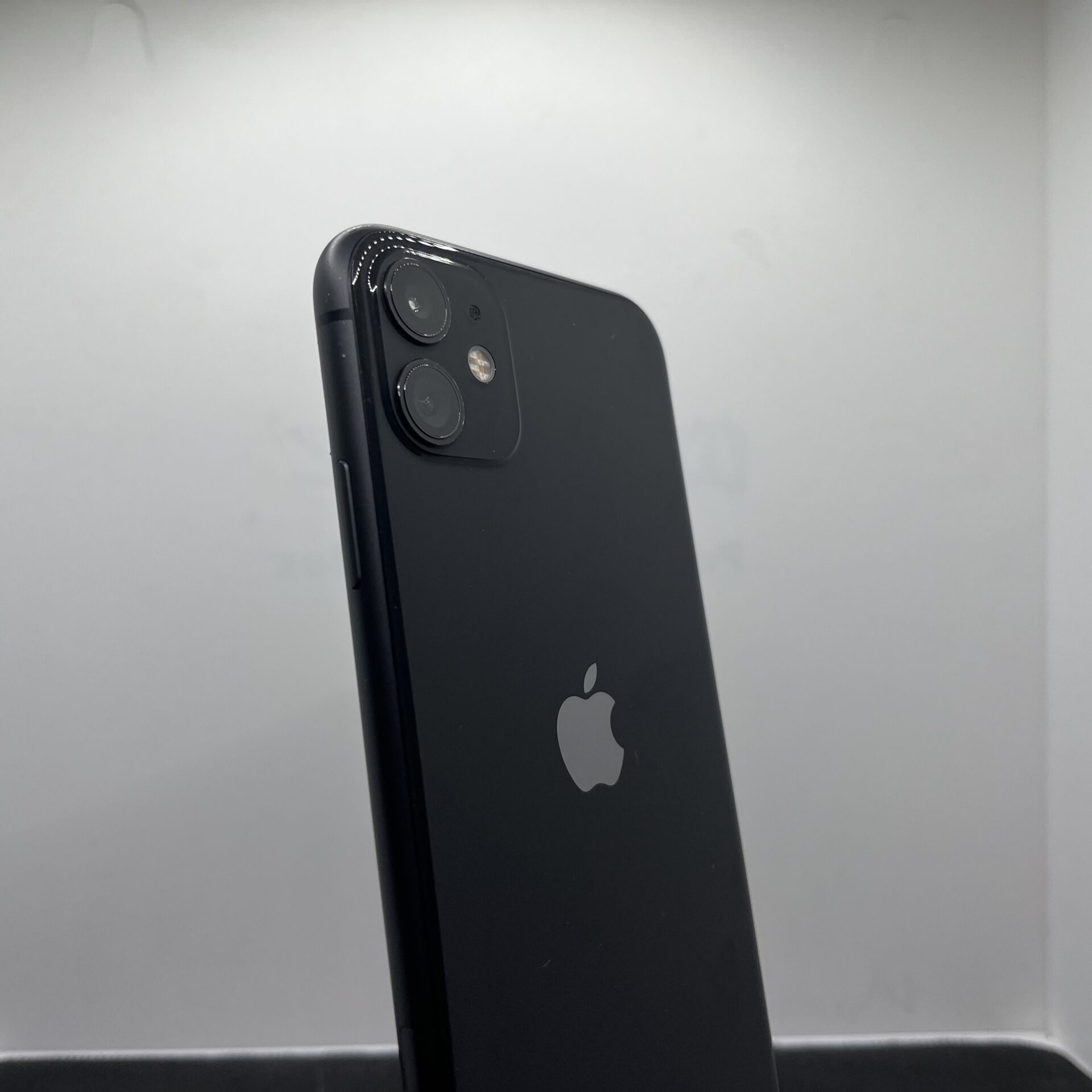 Apple iPhone 11 64GB Black - (Grade B) - Image 9