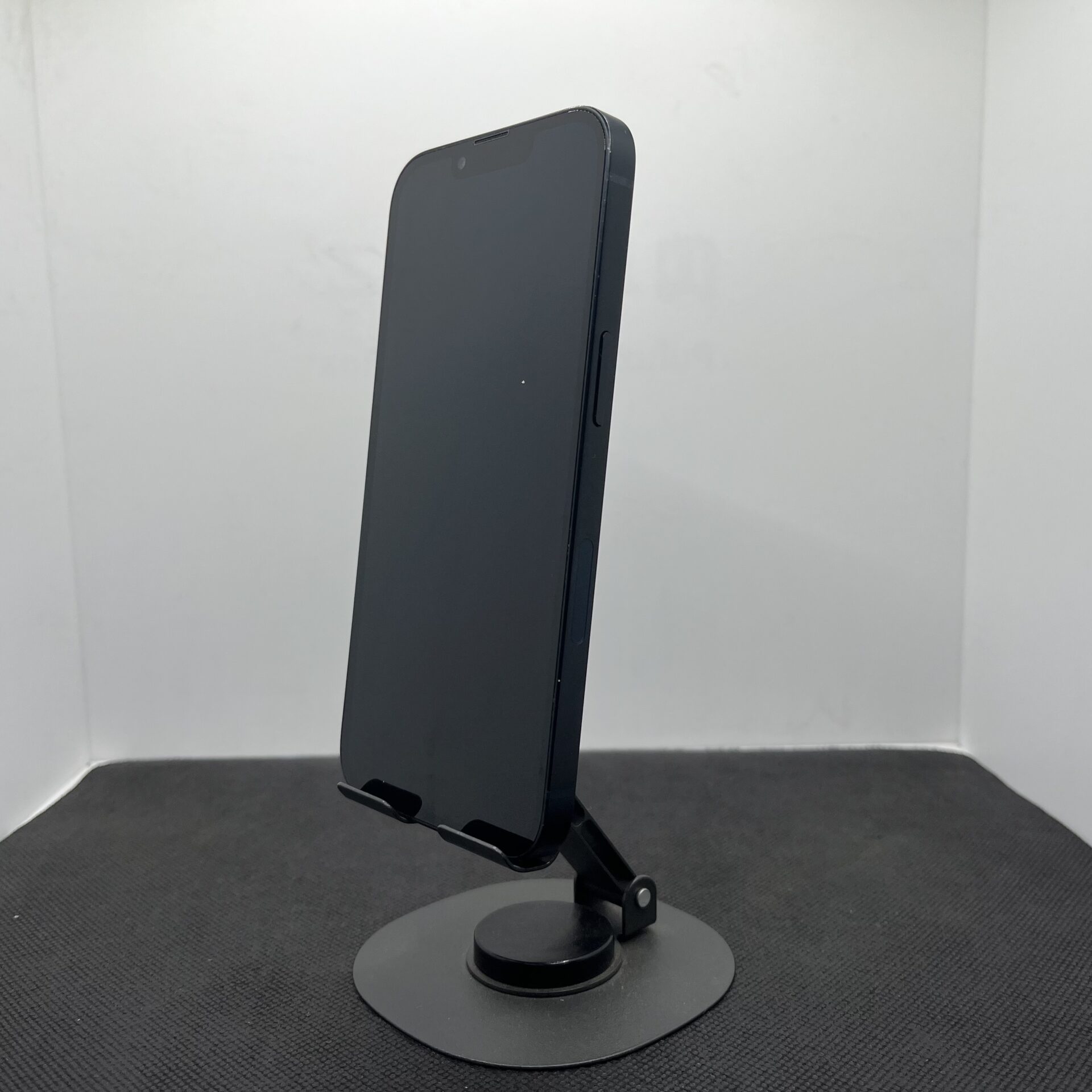 Apple iPhone 13 128GB Midnight - (Grade B) - Image 3