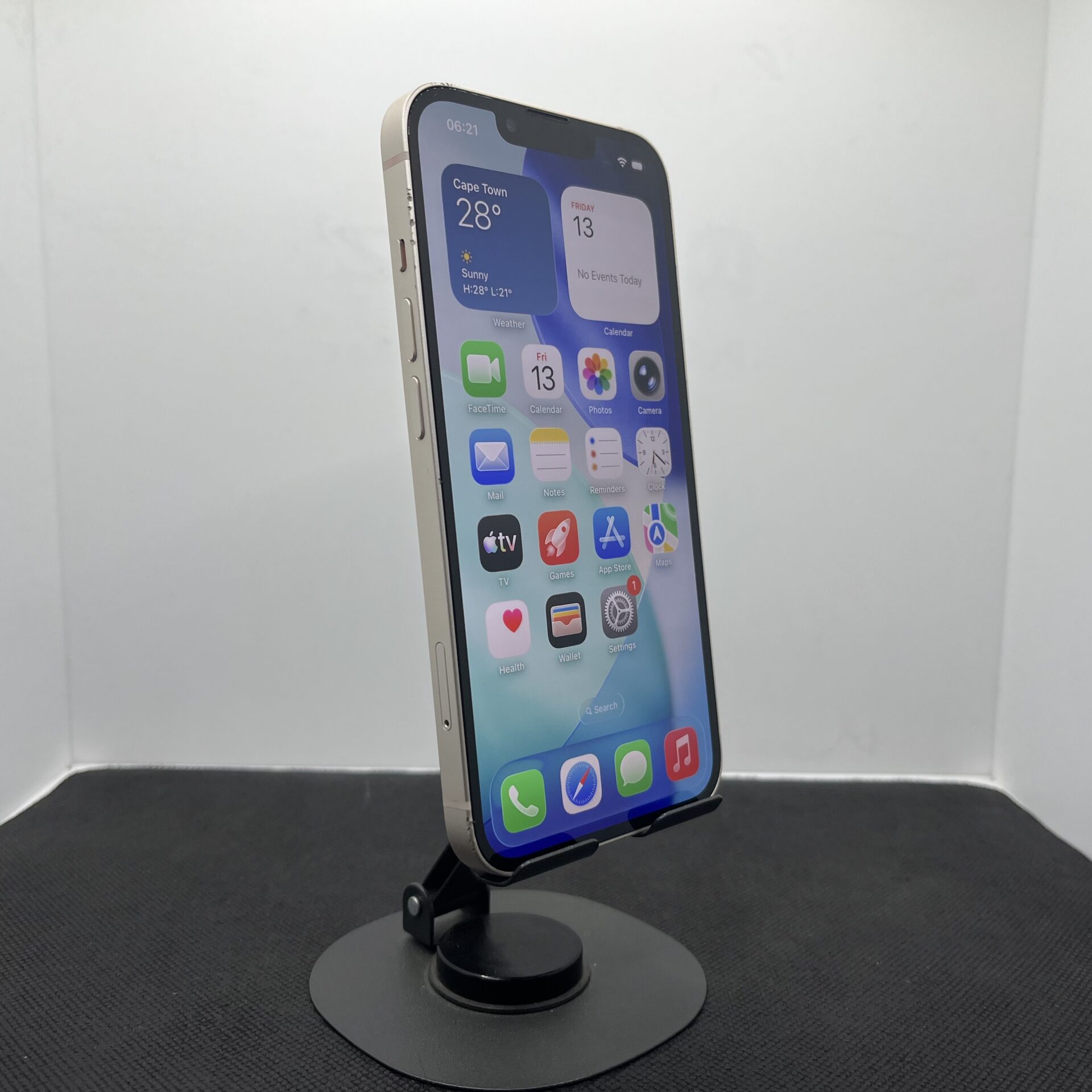 Apple iPhone 13 128GB White - (Grade B) - Image 2