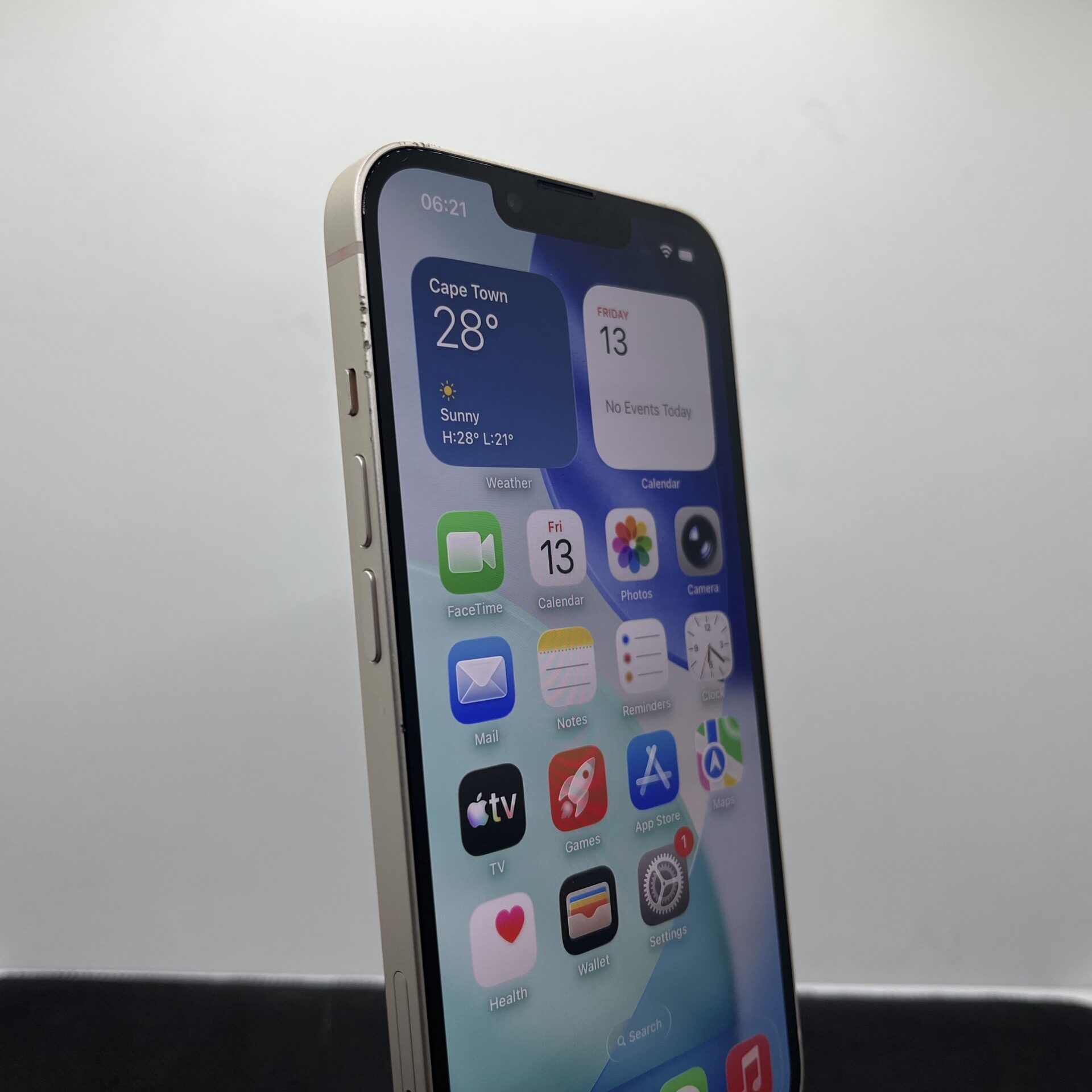 Apple iPhone 13 128GB White - (Grade B) - Image 5