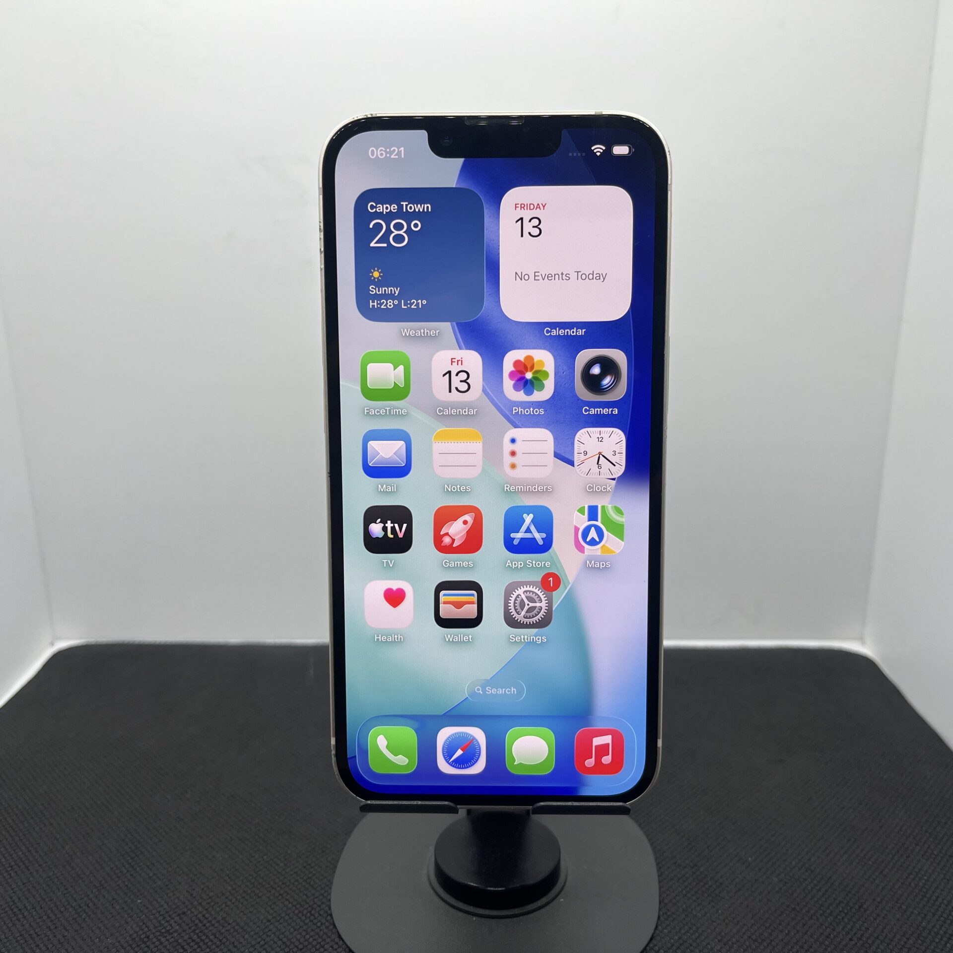 Apple iPhone 13 128GB White - (Grade B) - Image 3