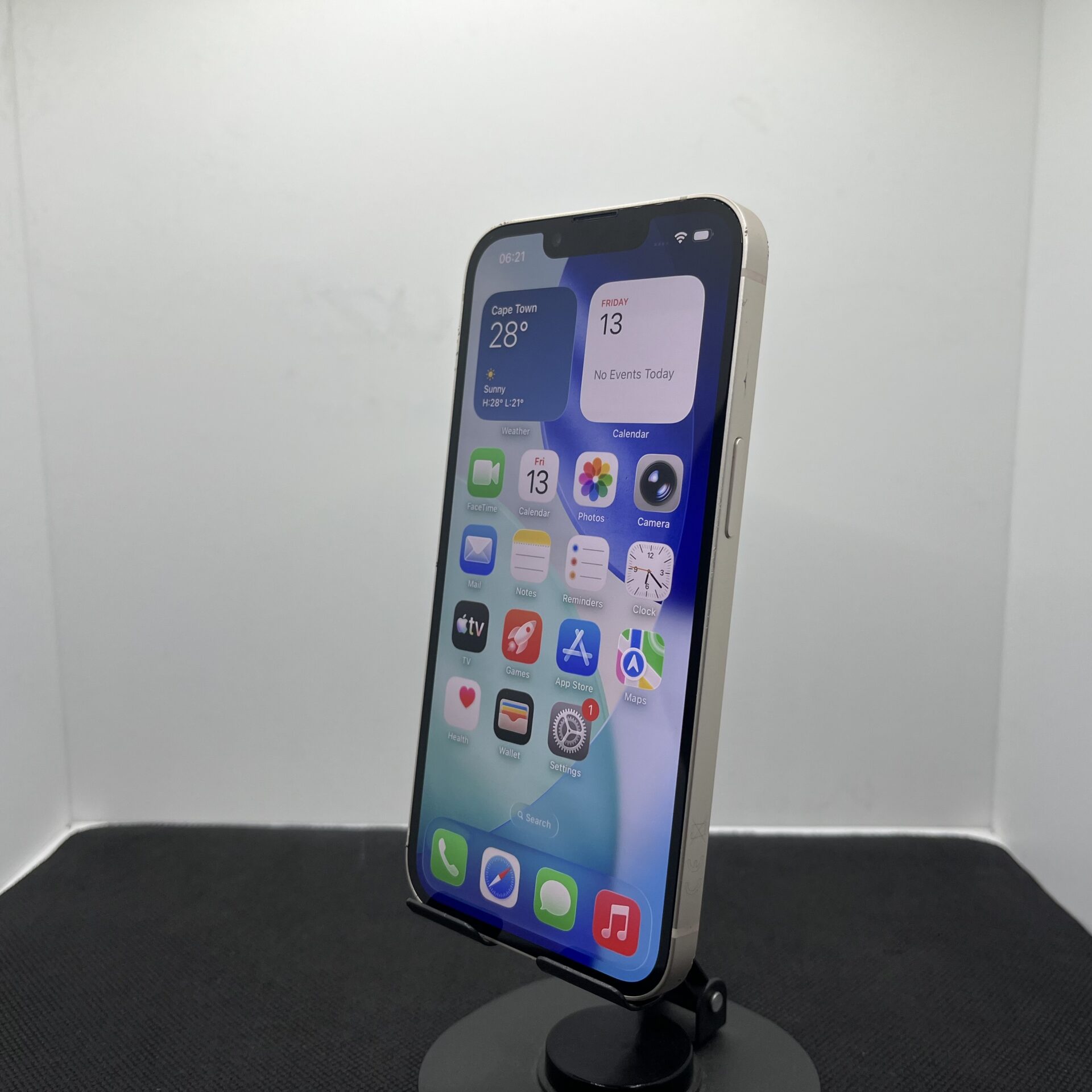 Apple iPhone 13 128GB White - (Grade B) - Image 4