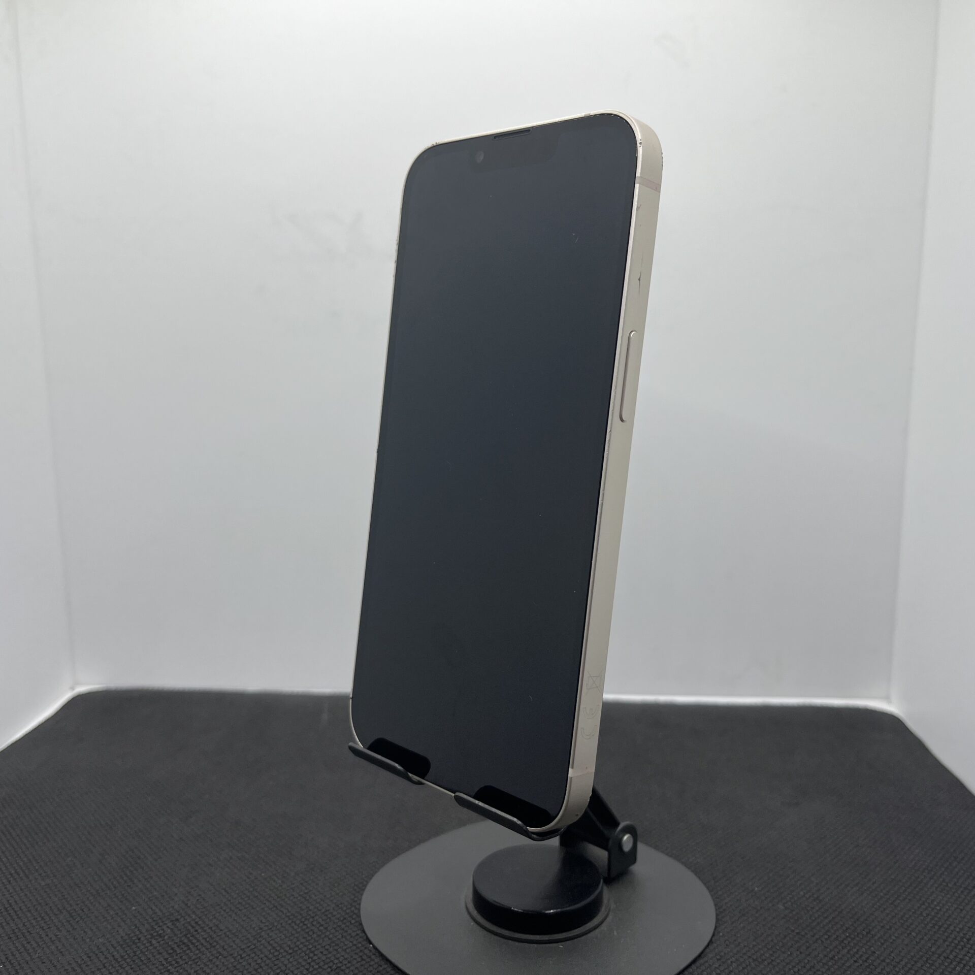 Apple iPhone 13 128GB White - (Grade B) - Image 7