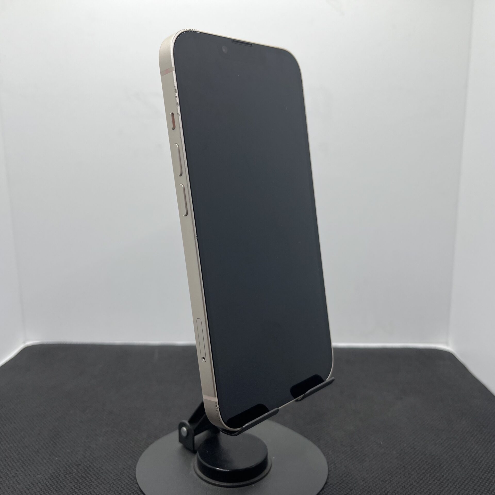 Apple iPhone 13 128GB White - (Grade B) - Image 6