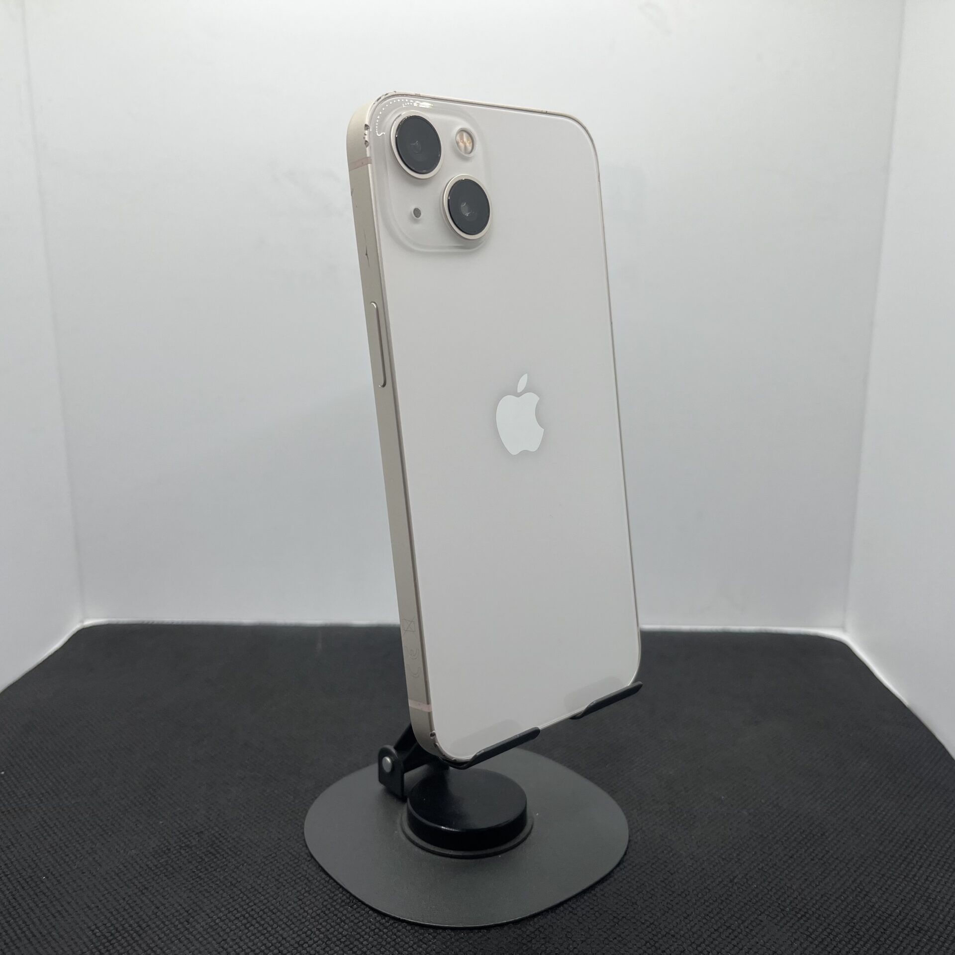 Apple iPhone 13 128GB White - (Grade B) - Image 8