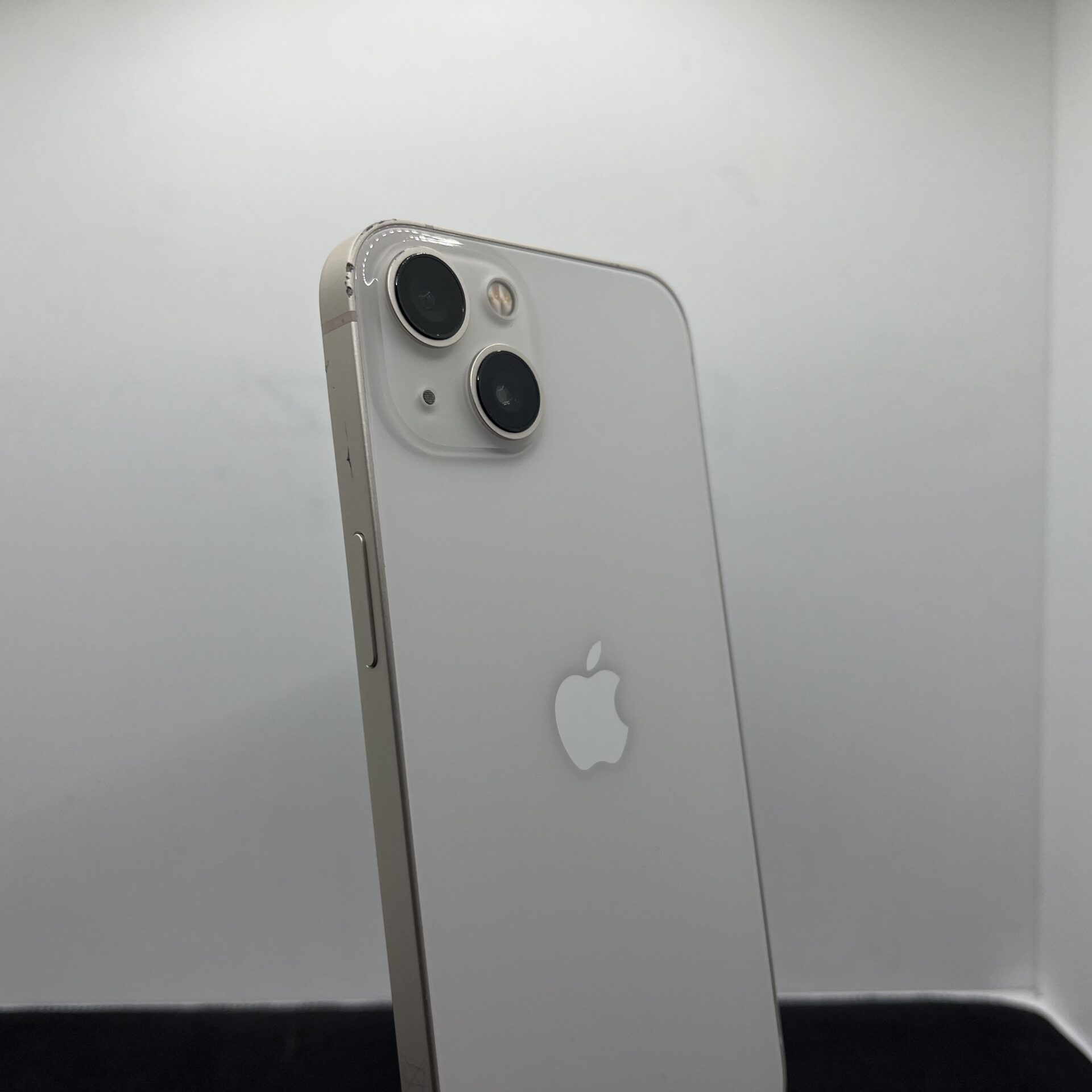 Apple iPhone 13 128GB White - (Grade B) - Image 10