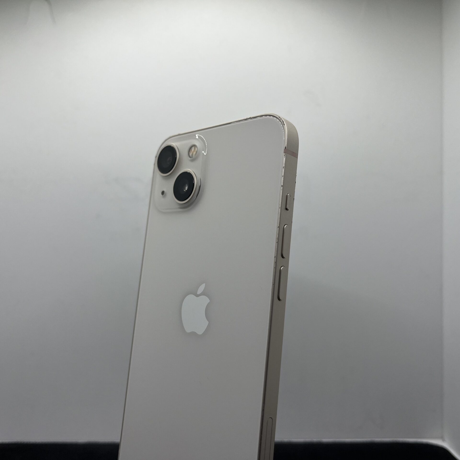 Apple iPhone 13 128GB White - (Grade B) - Image 11