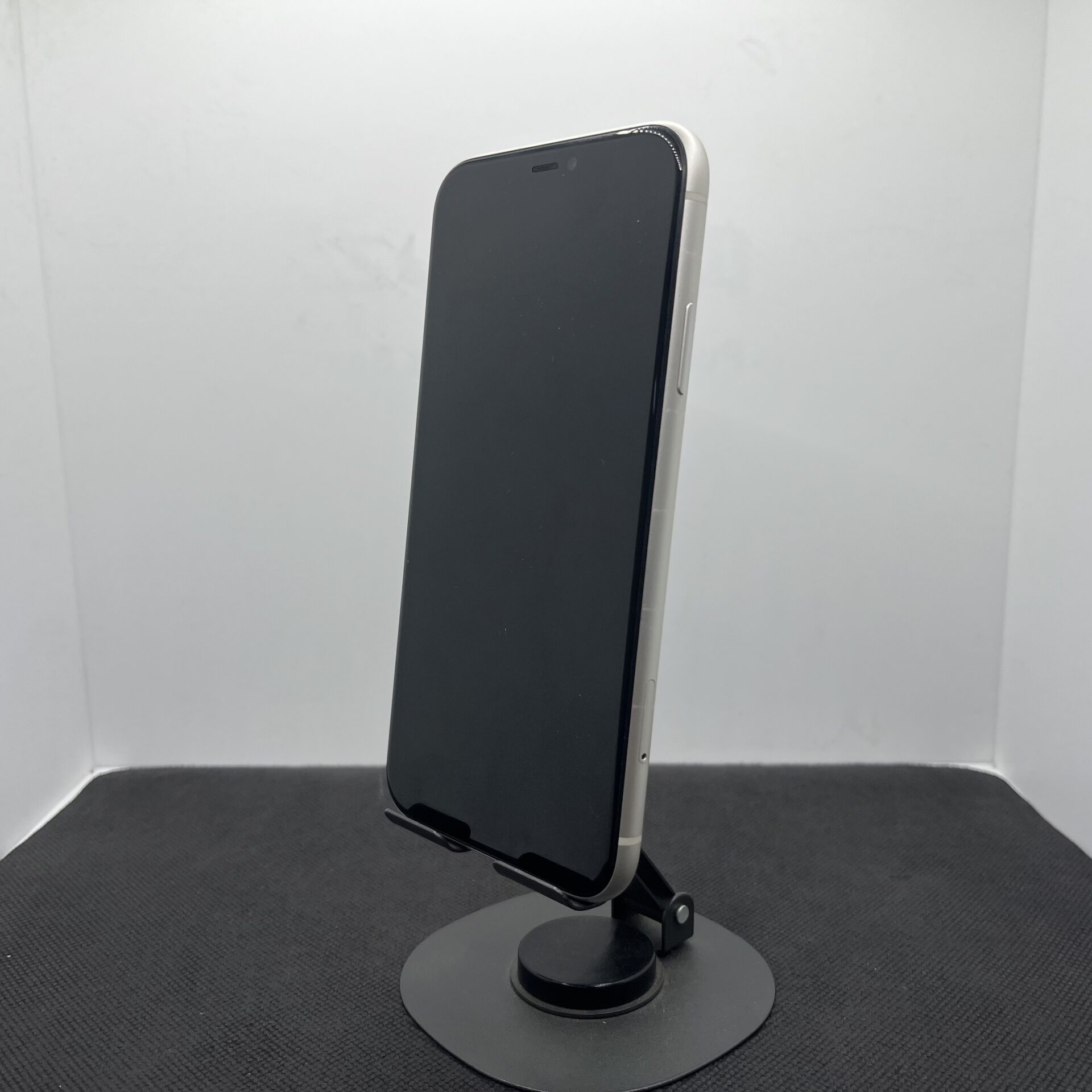 Apple iPhone 11 128GB White - (Grade B) - Image 3