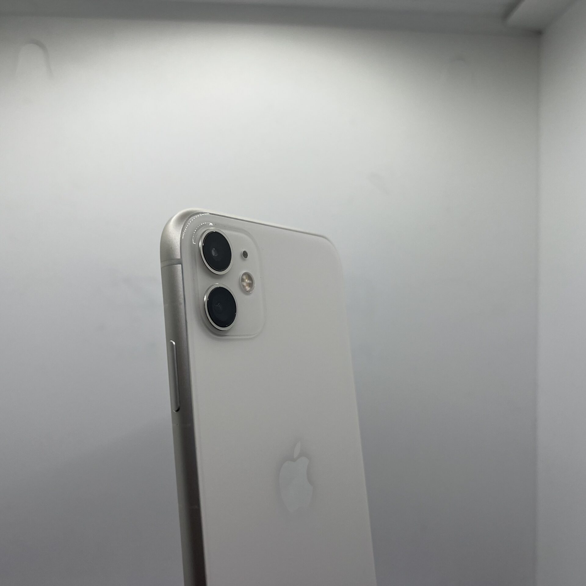 Apple iPhone 11 128GB White - (Grade B) - Image 11