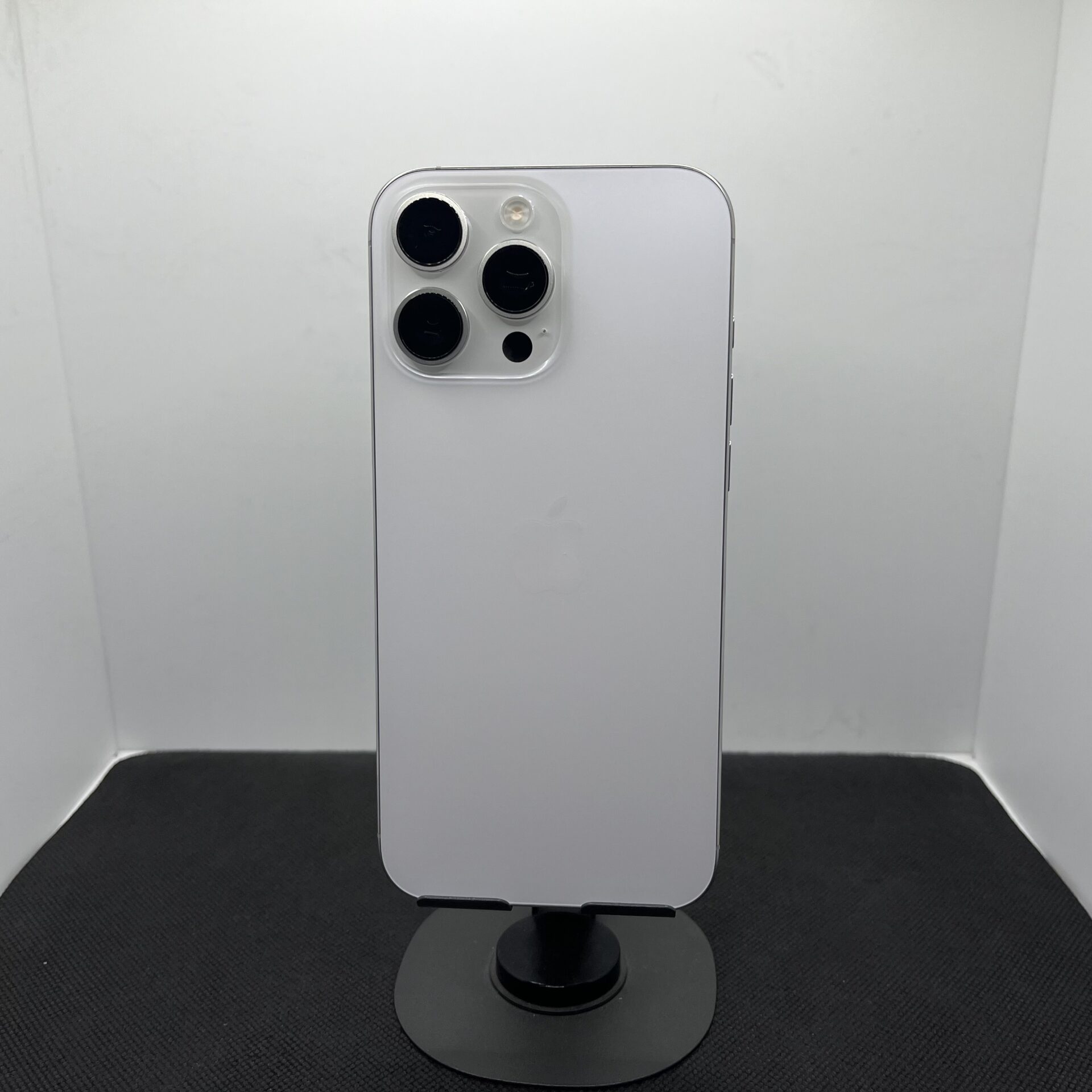 Apple iPhone 16 Pro Max 256GB White Titanium - (Grade B) - Image 9